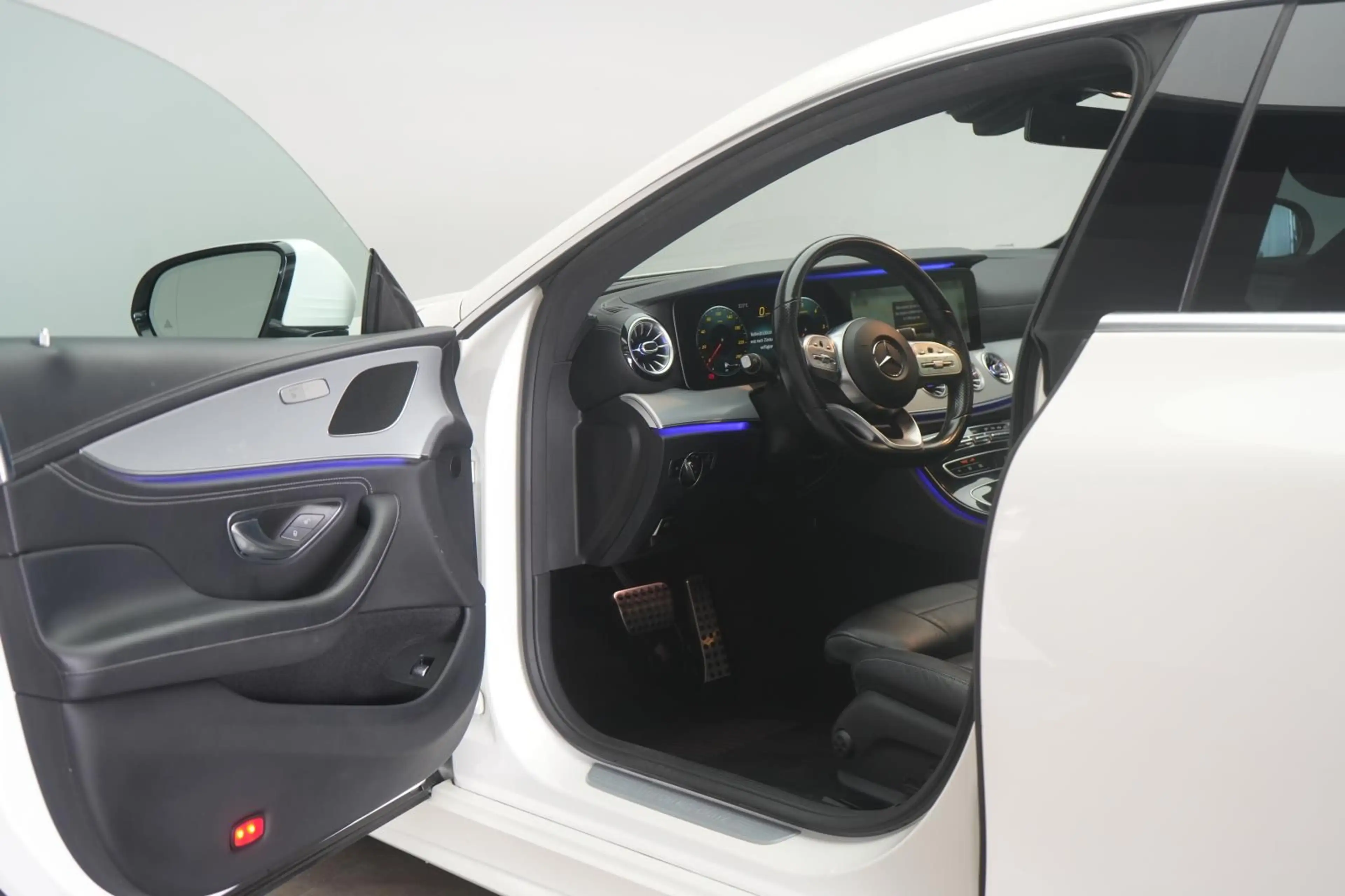 Mercedes-Benz CLS 220 d AMG Line Leder/Kamera/Temp/Lane/Side — photo 13