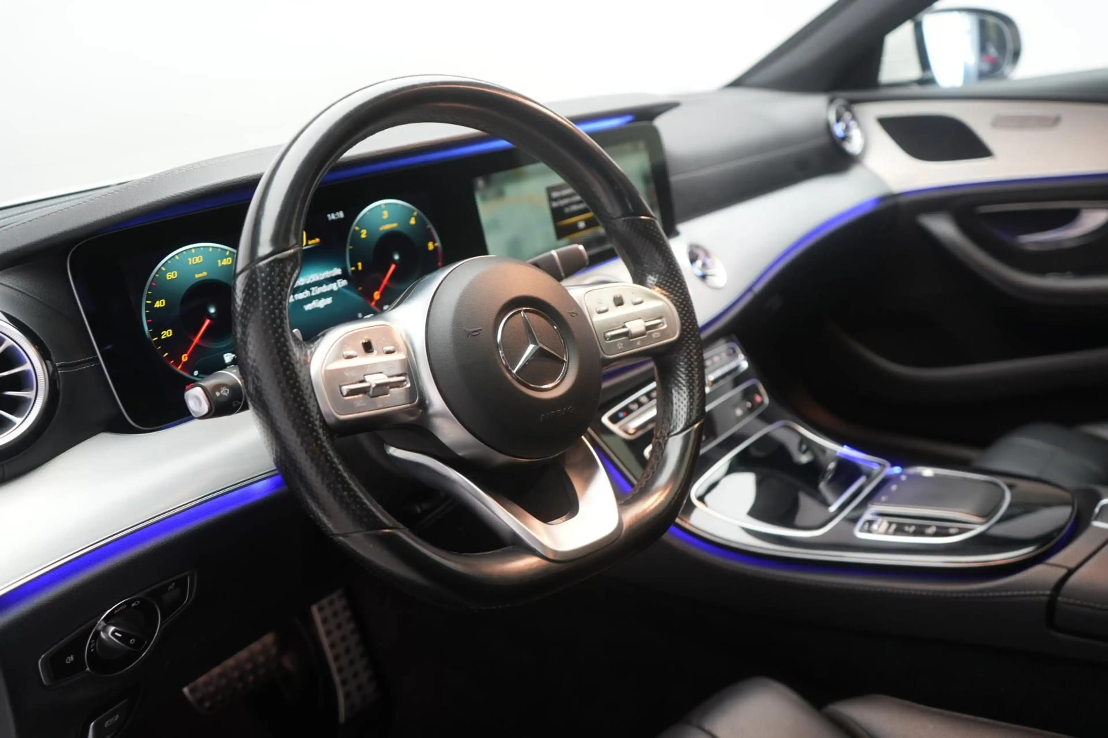Mercedes-Benz CLS 220 d AMG Line Leder/Kamera/Temp/Lane/Side — photo 11