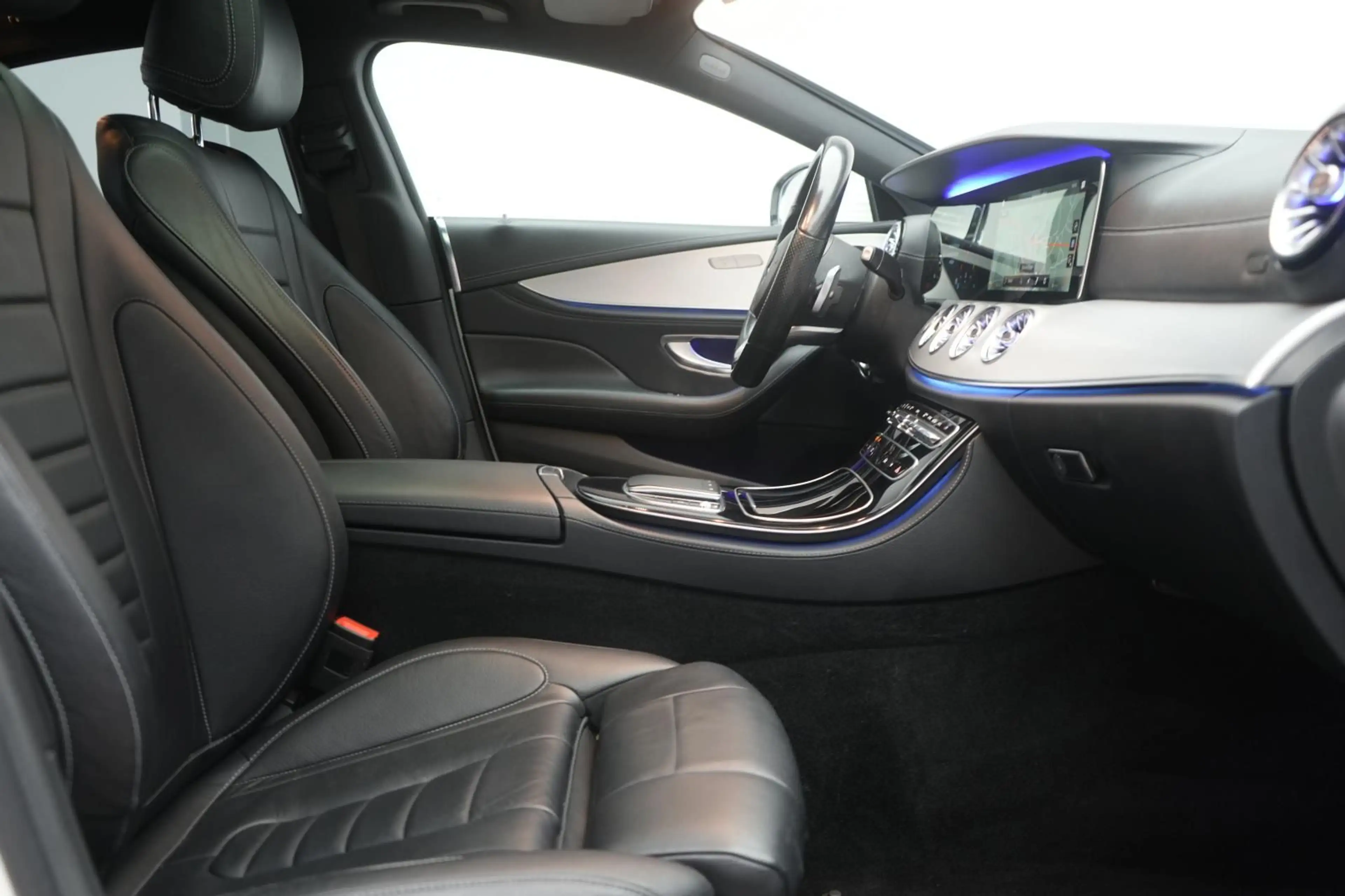 Mercedes-Benz CLS 220 d AMG Line Leder/Kamera/Temp/Lane/Side — photo 6