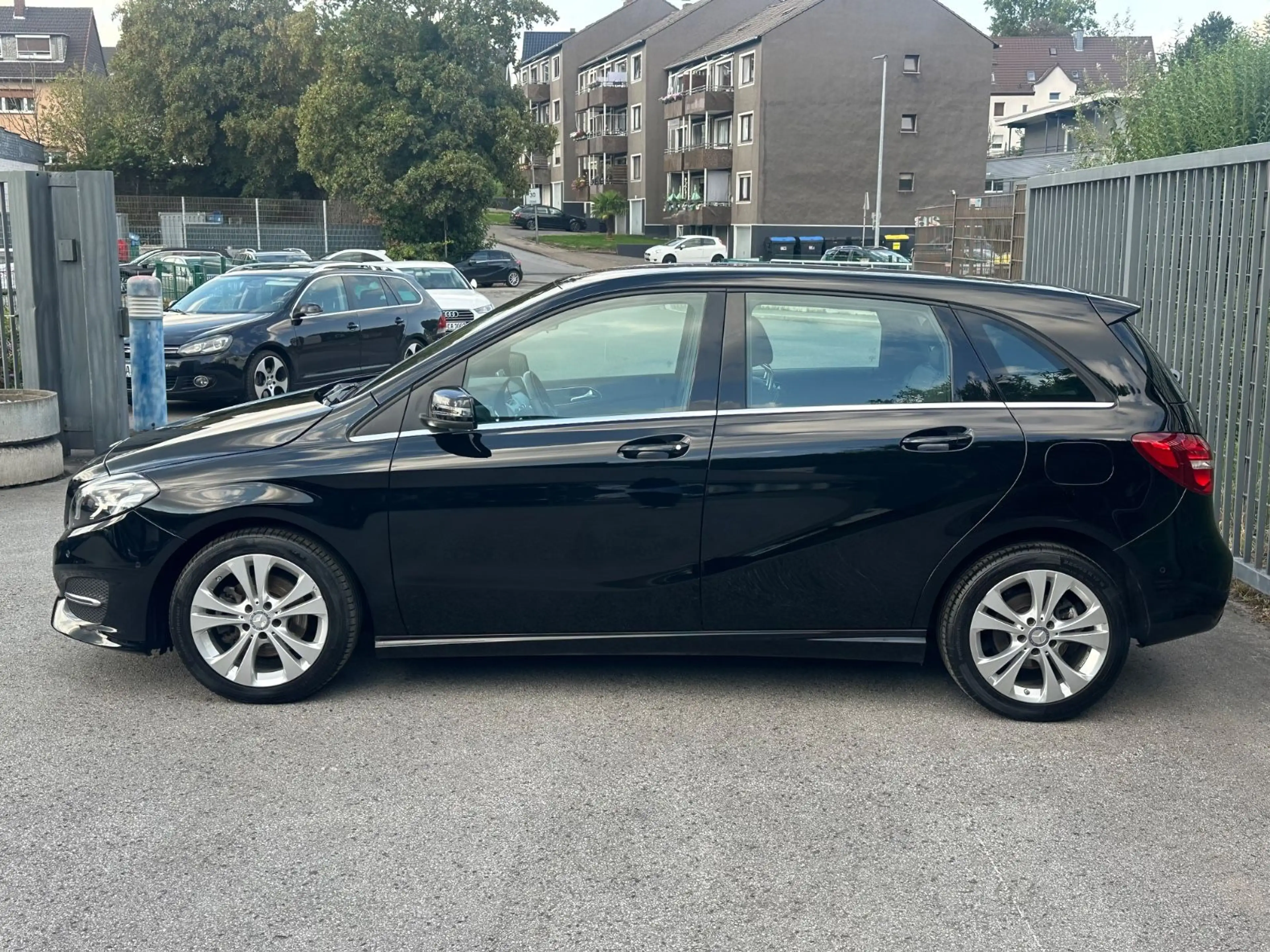 Mercedes-Benz B 180 Navi LED — photo 17
