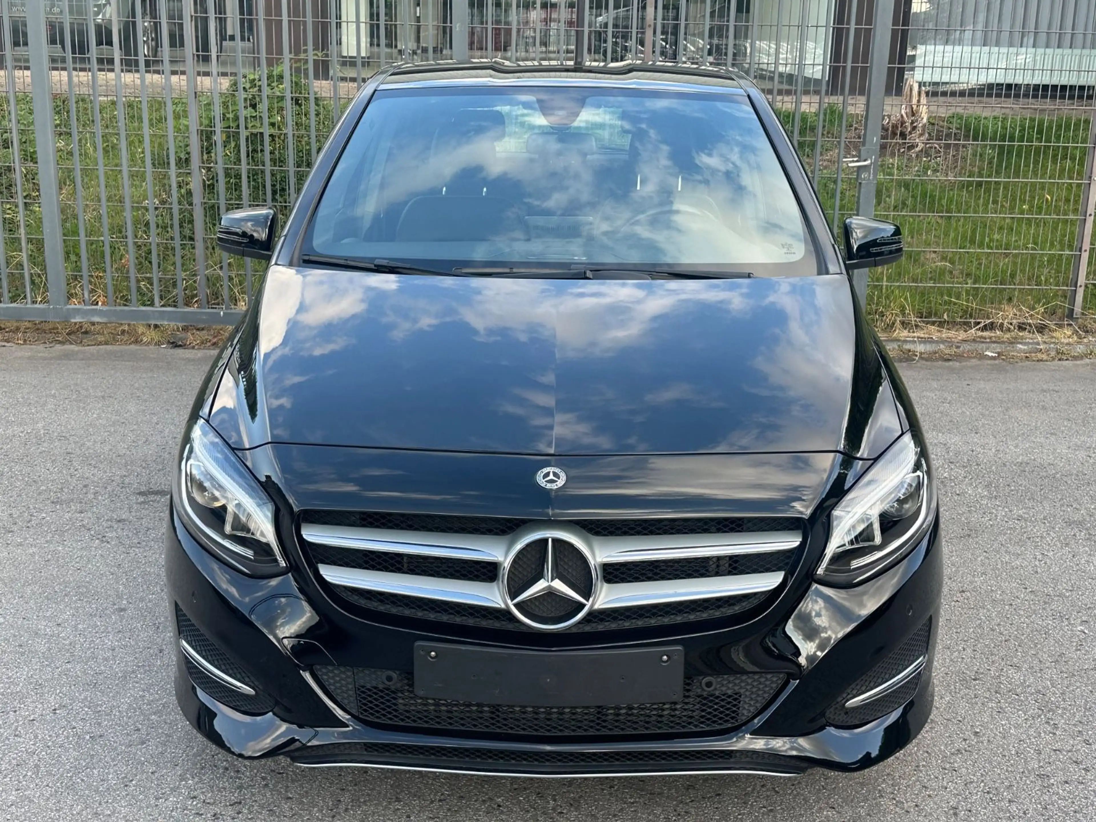 Mercedes-Benz B 180 Navi LED — photo 2