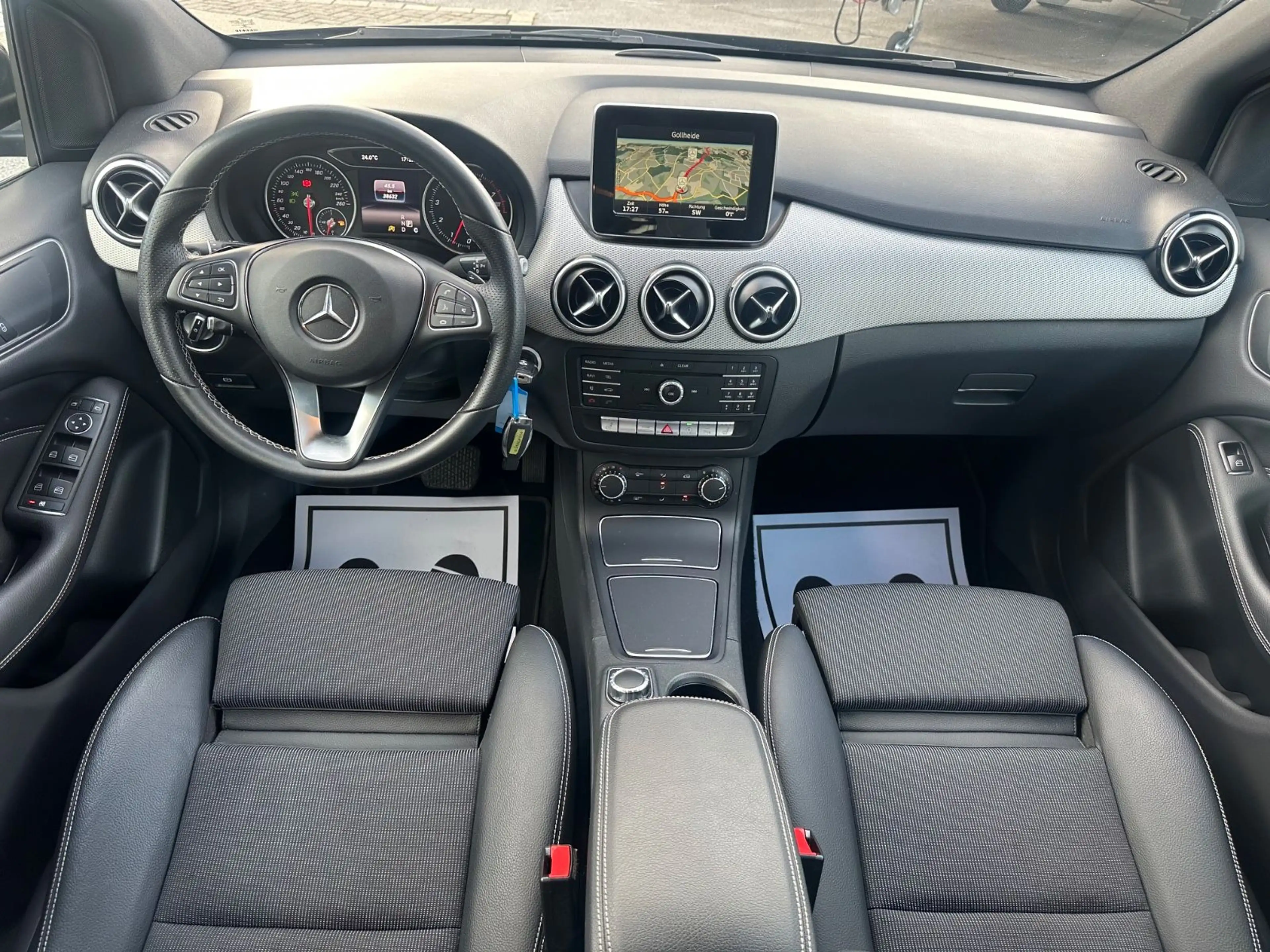 Mercedes-Benz B 180 Navi LED — photo 8