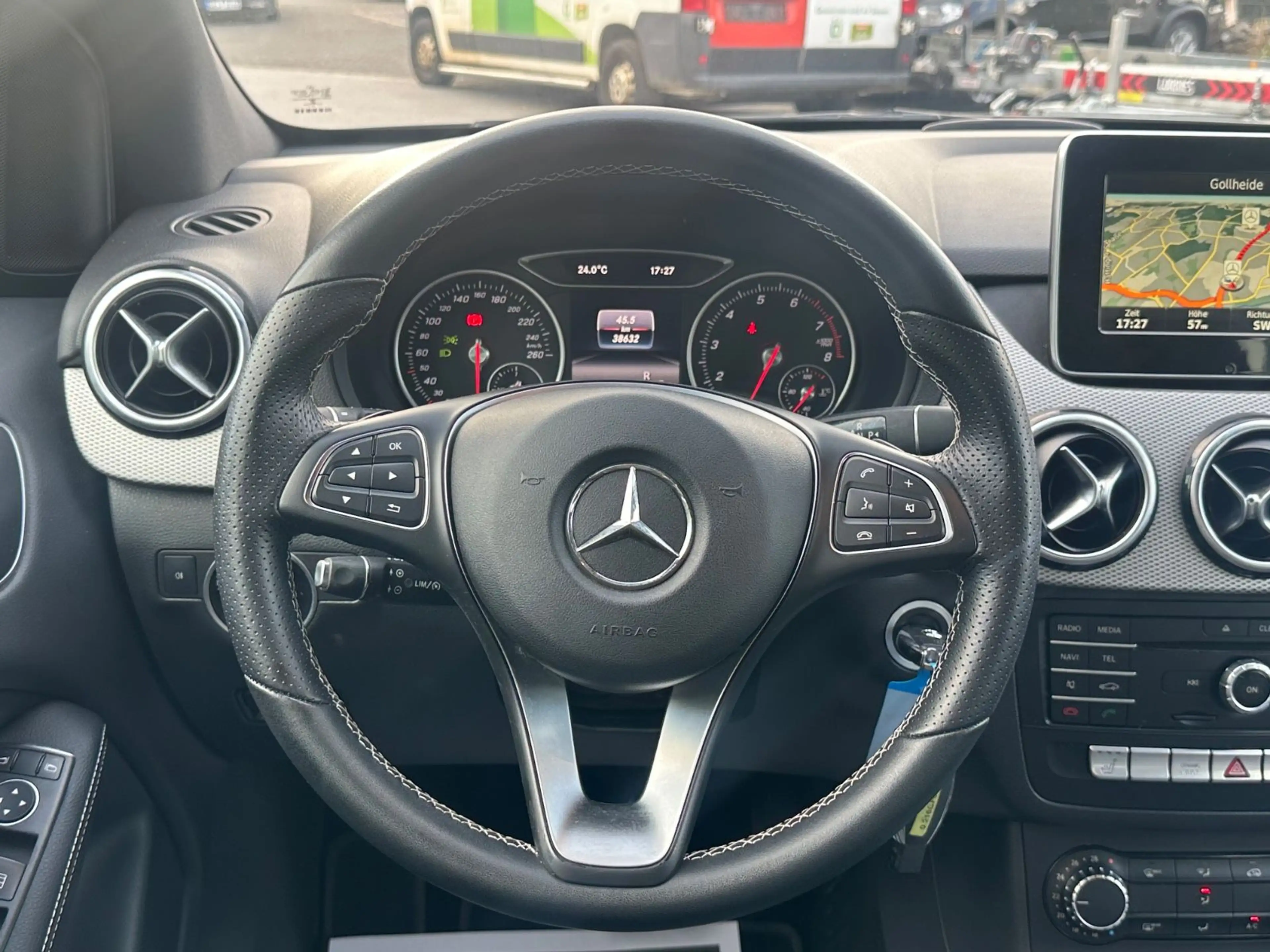 Mercedes-Benz B 180 Navi LED — photo 12