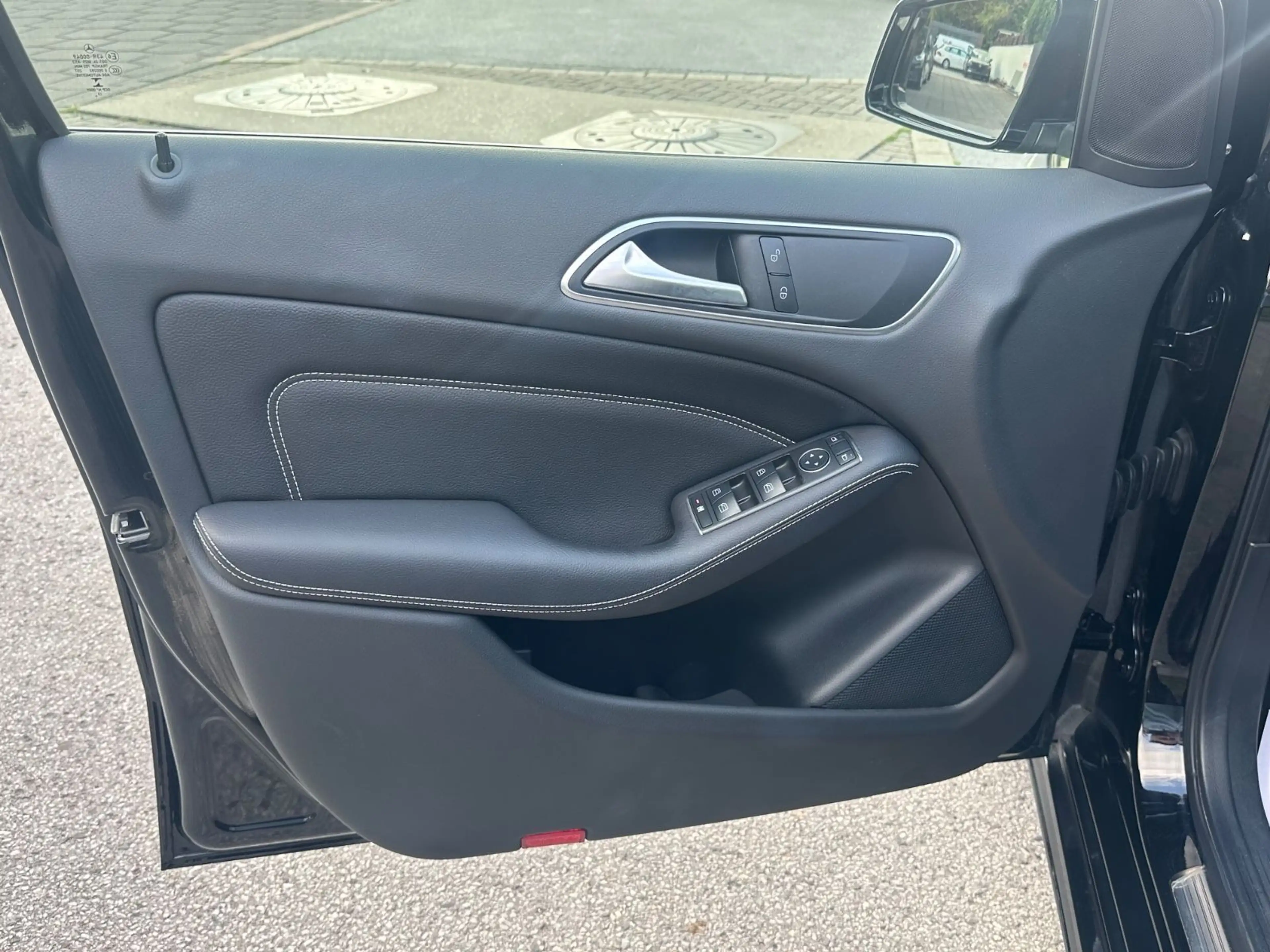 Mercedes-Benz B 180 Navi LED — photo 15