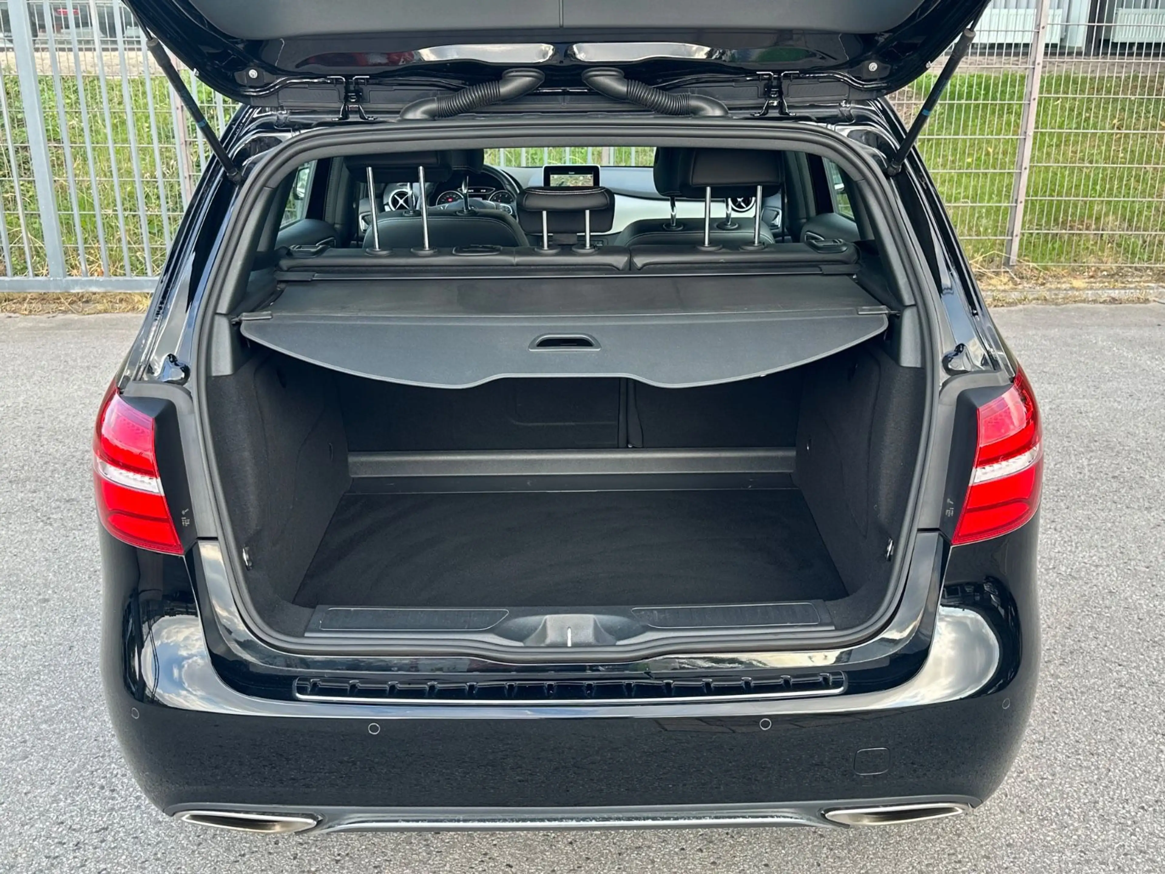 Mercedes-Benz B 180 Navi LED — photo 14
