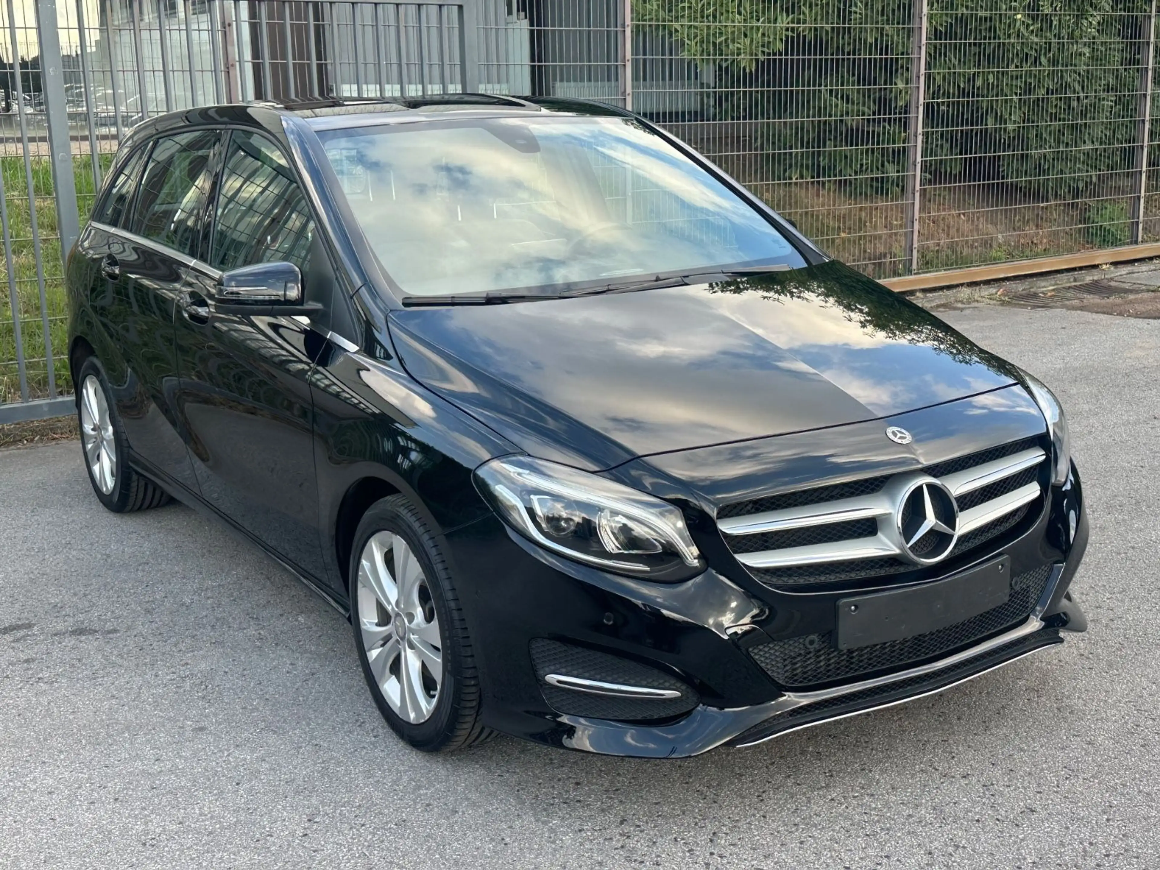 Mercedes-Benz B 180 Navi LED — photo 3