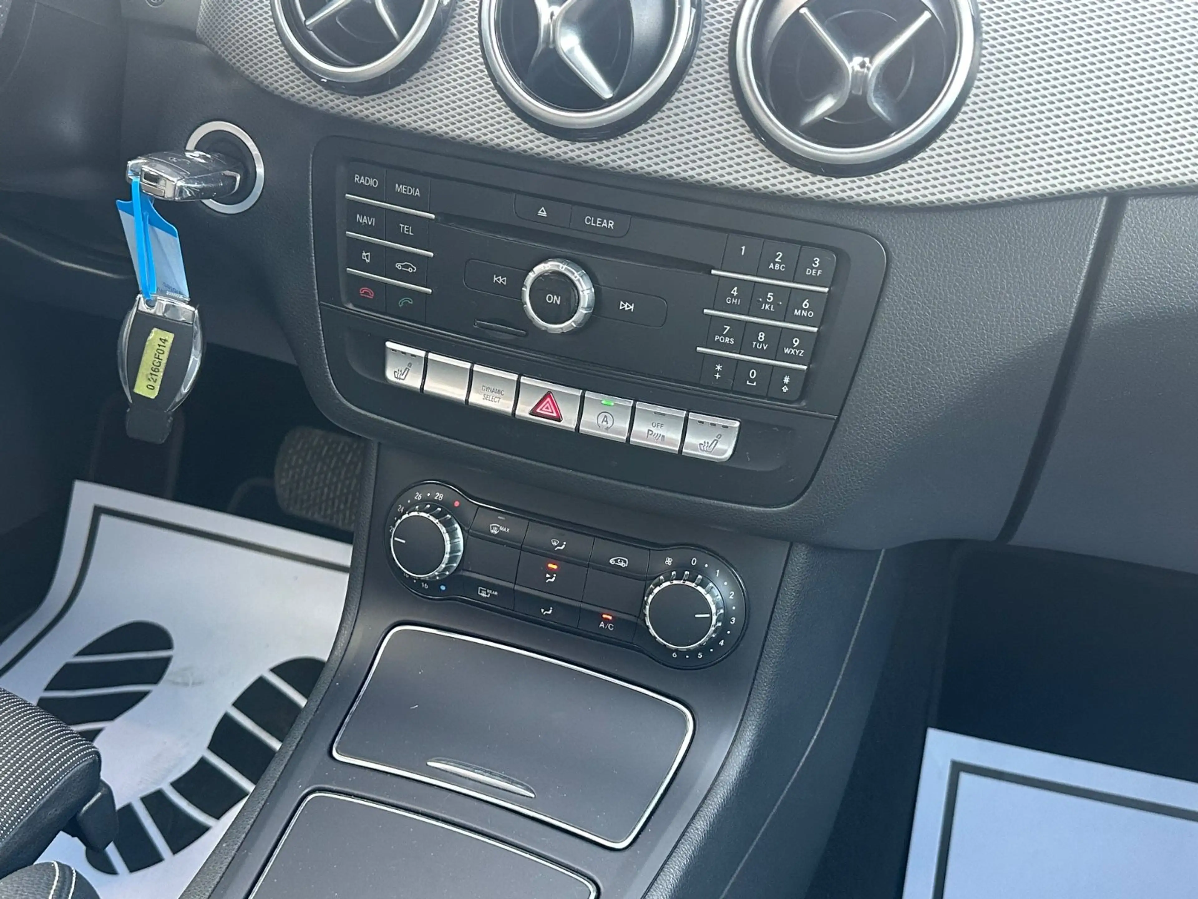 Mercedes-Benz B 180 Navi LED — photo 13