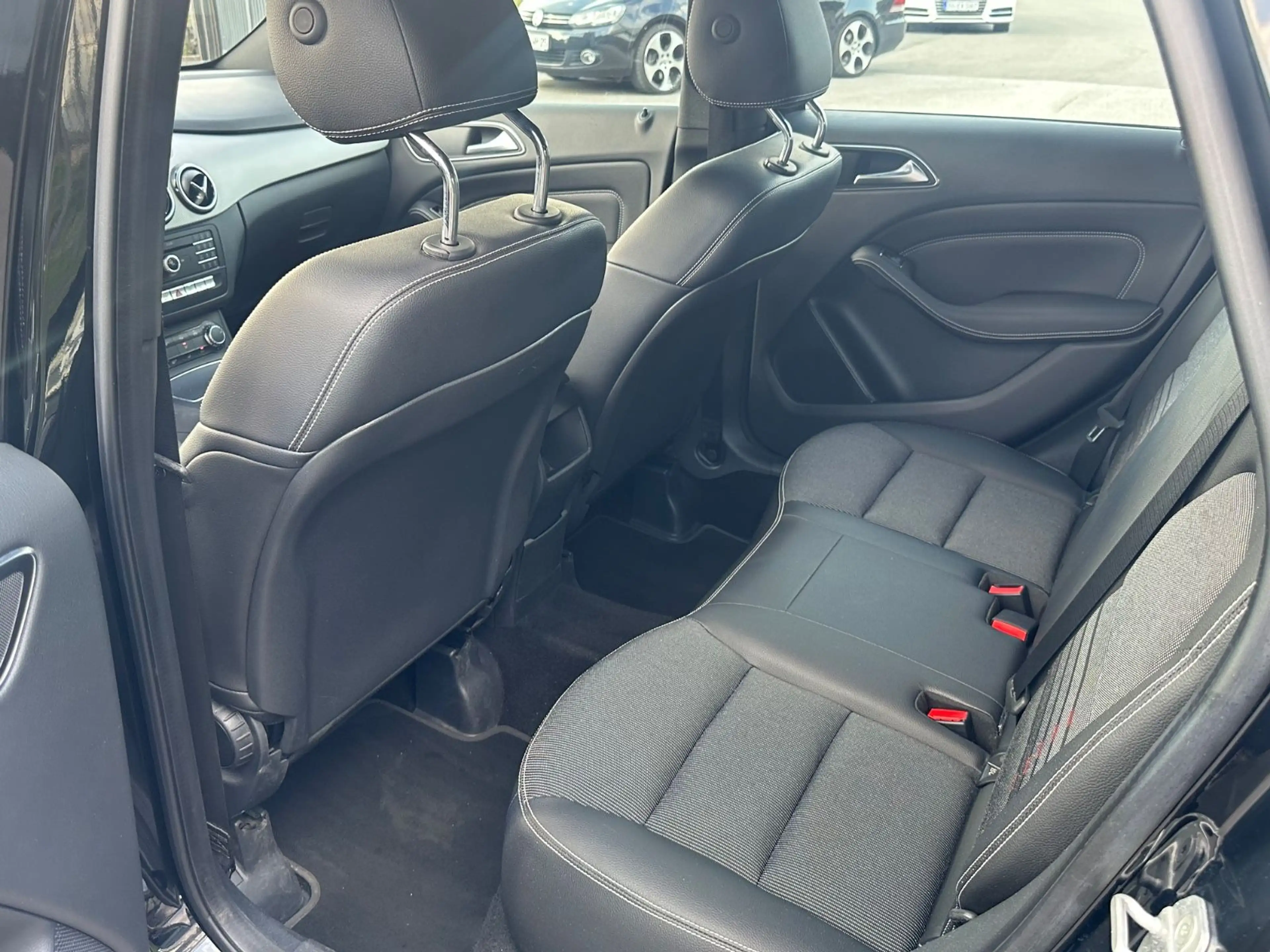 Mercedes-Benz B 180 Navi LED — photo 9