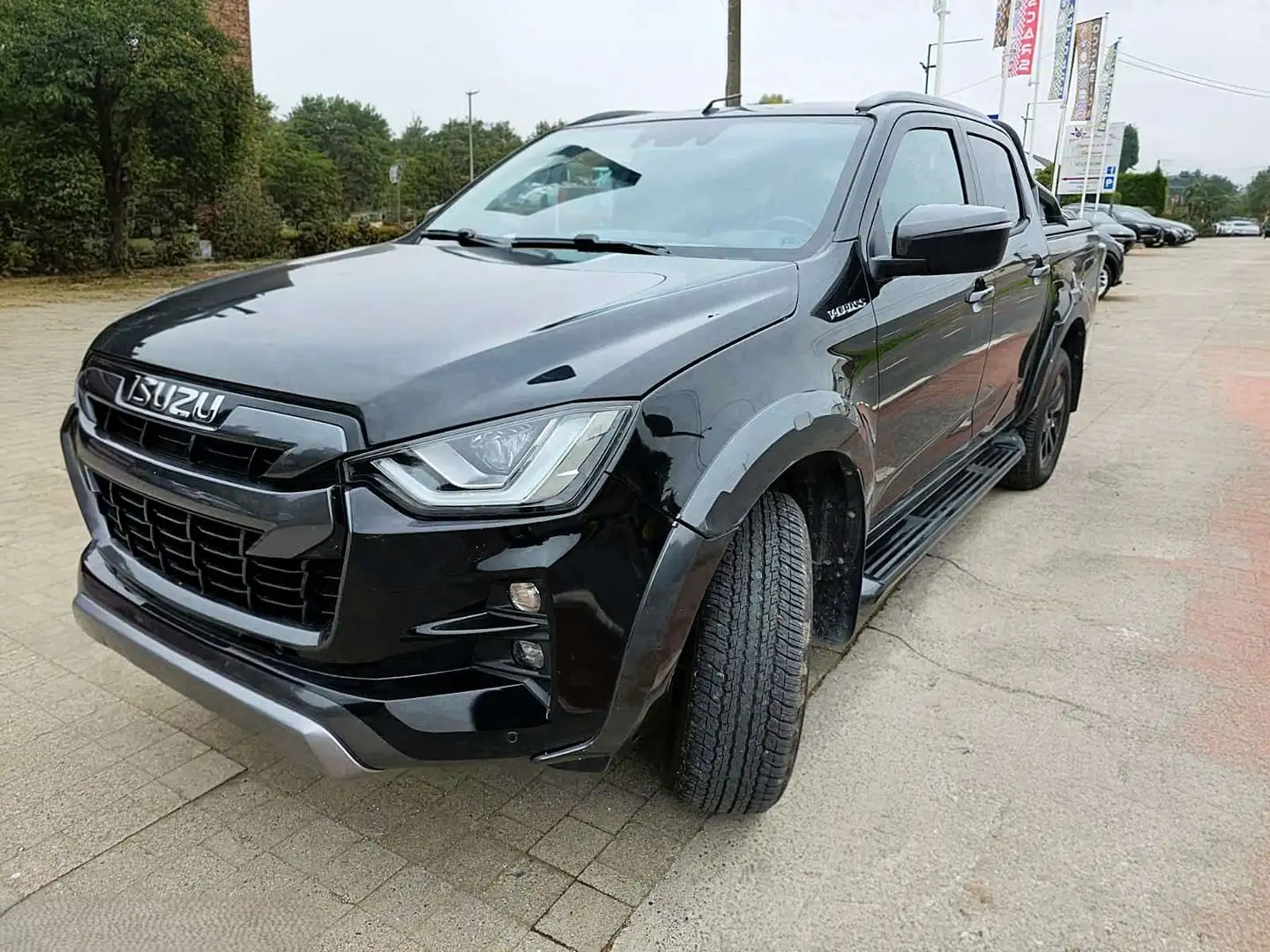 Isuzu D-Max 1.9 Turbo D 4WD V-Cross CARPLAY DISTRONIC CAM EU6d Noir - 1