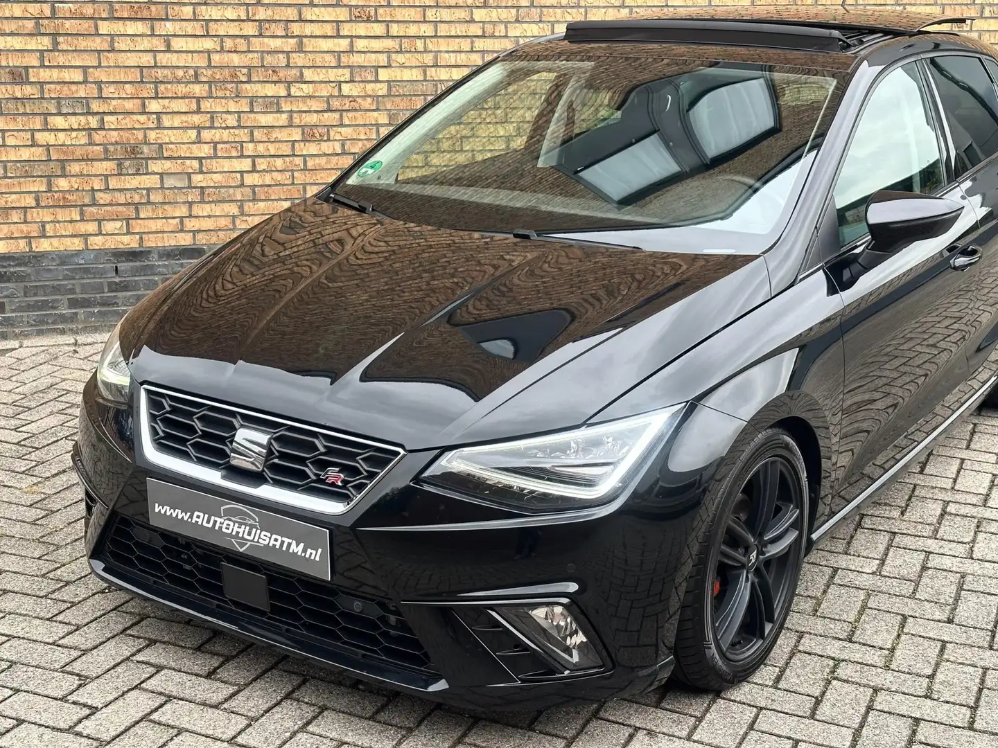 SEAT Ibiza 1.5 TSI EVO FR 150pk Pano Beats Acc Led Stoelvw Ca Zwart - 2