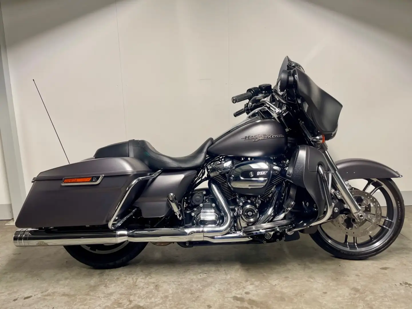 Harley-Davidson Street Glide TOURING FLHXS SPECIAL MET ELEKTRONISCH REGELBARE U - 1