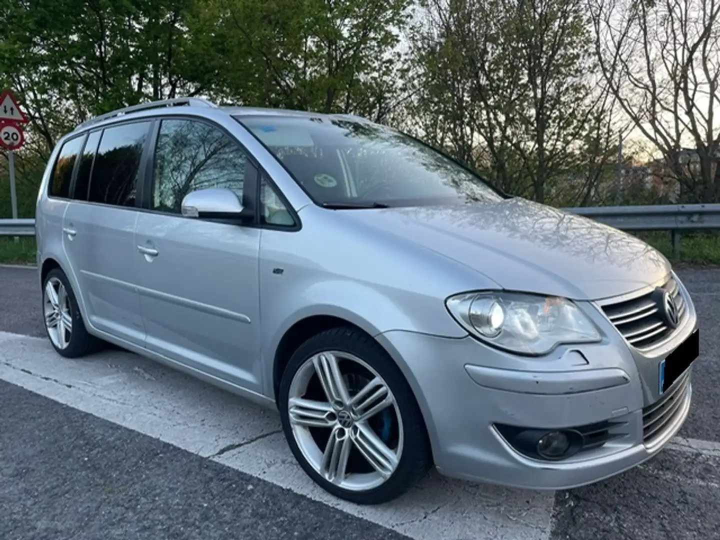 Volkswagen Touran 2.0TDI Sport Argent - 2