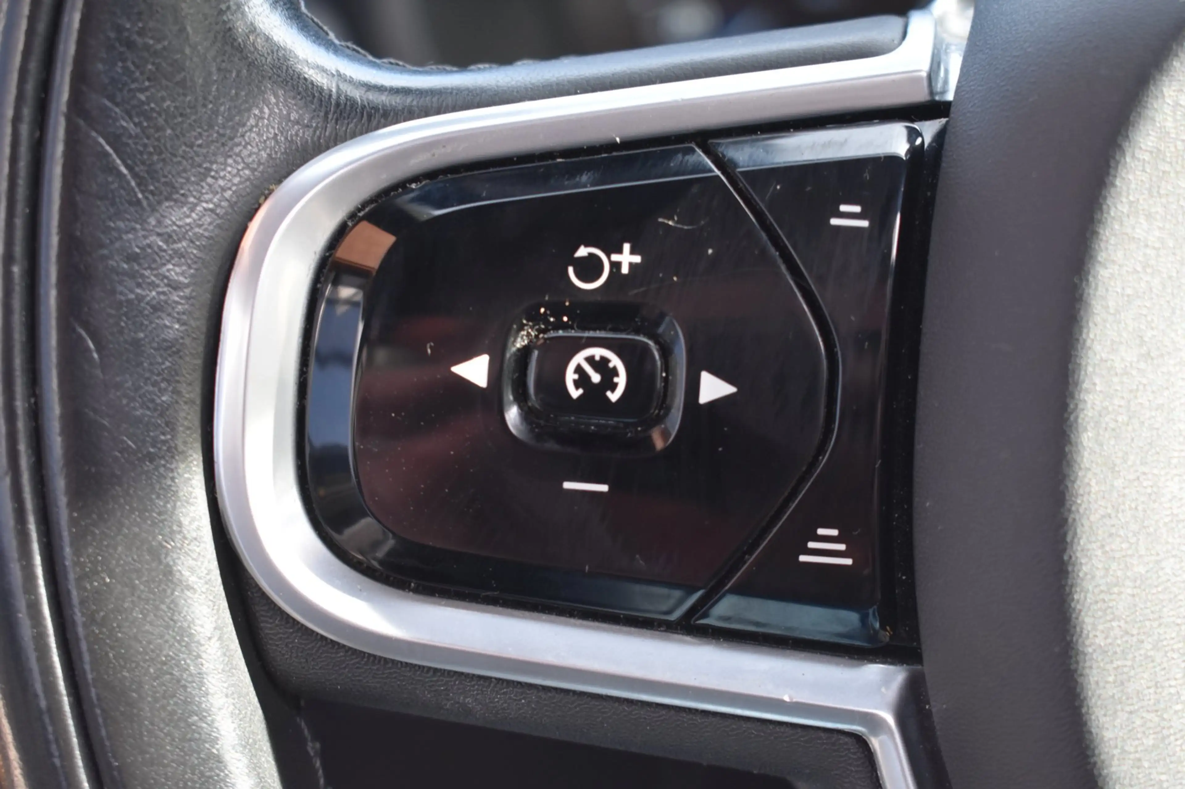 Volvo V90 Cross Country 2.0 T5 Pro '17 LED Pano Leder Clima Navi Cruise In — photo 28
