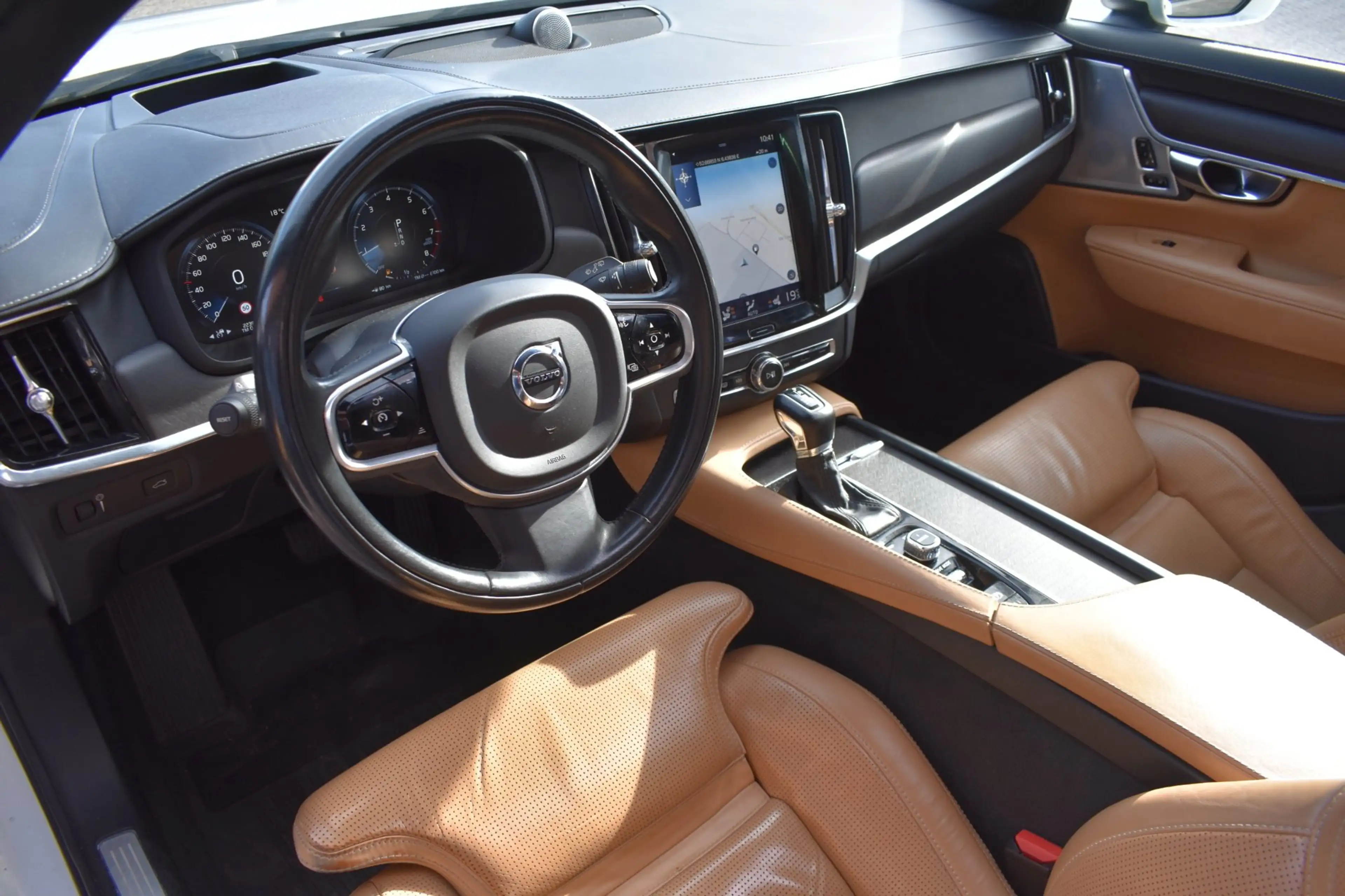 Volvo V90 Cross Country 2.0 T5 Pro '17 LED Pano Leder Clima Navi Cruise In — photo 13