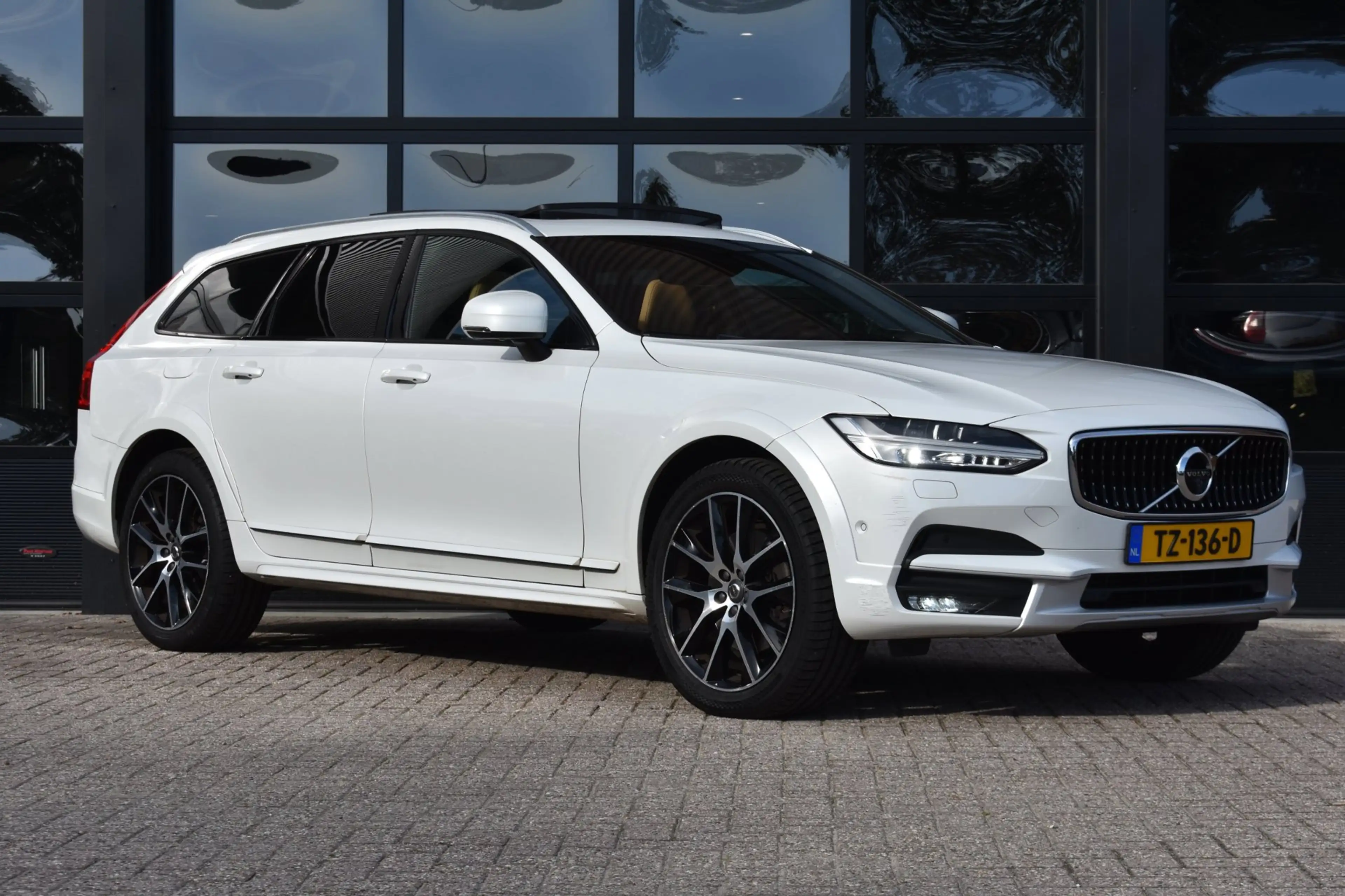 Volvo V90 Cross Country 2.0 T5 Pro '17 LED Pano Leder Clima Navi Cruise In — photo 3