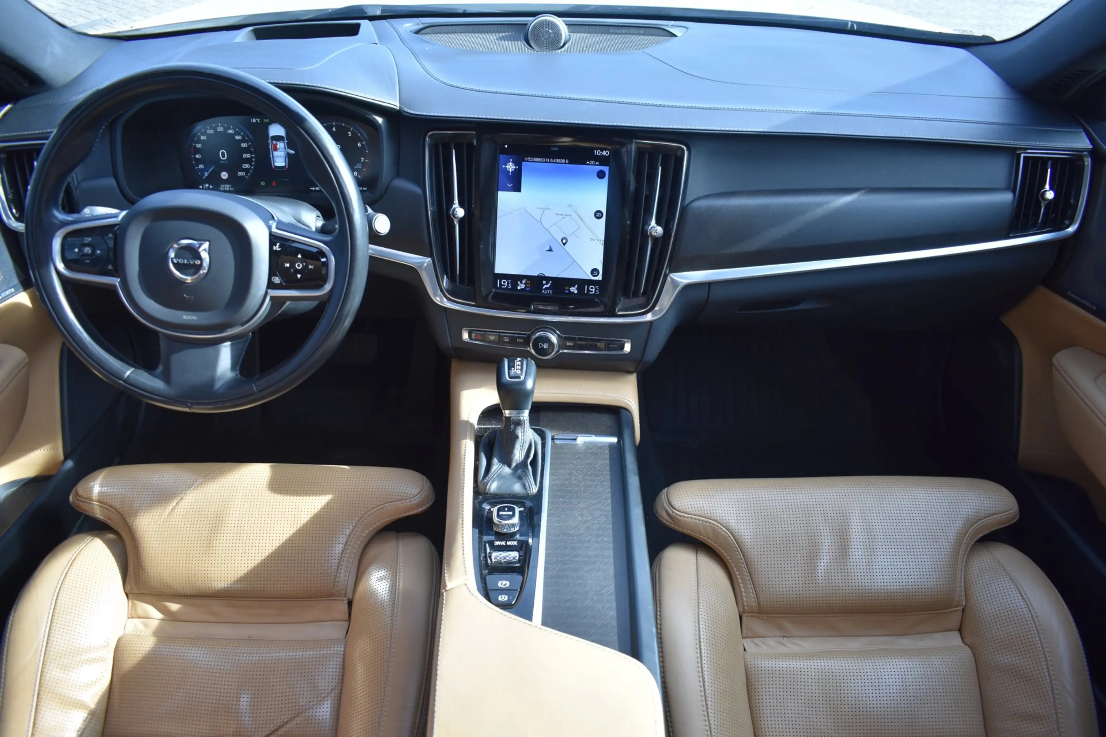 Volvo V90 Cross Country 2.0 T5 Pro '17 LED Pano Leder Clima Navi Cruise In — photo 2