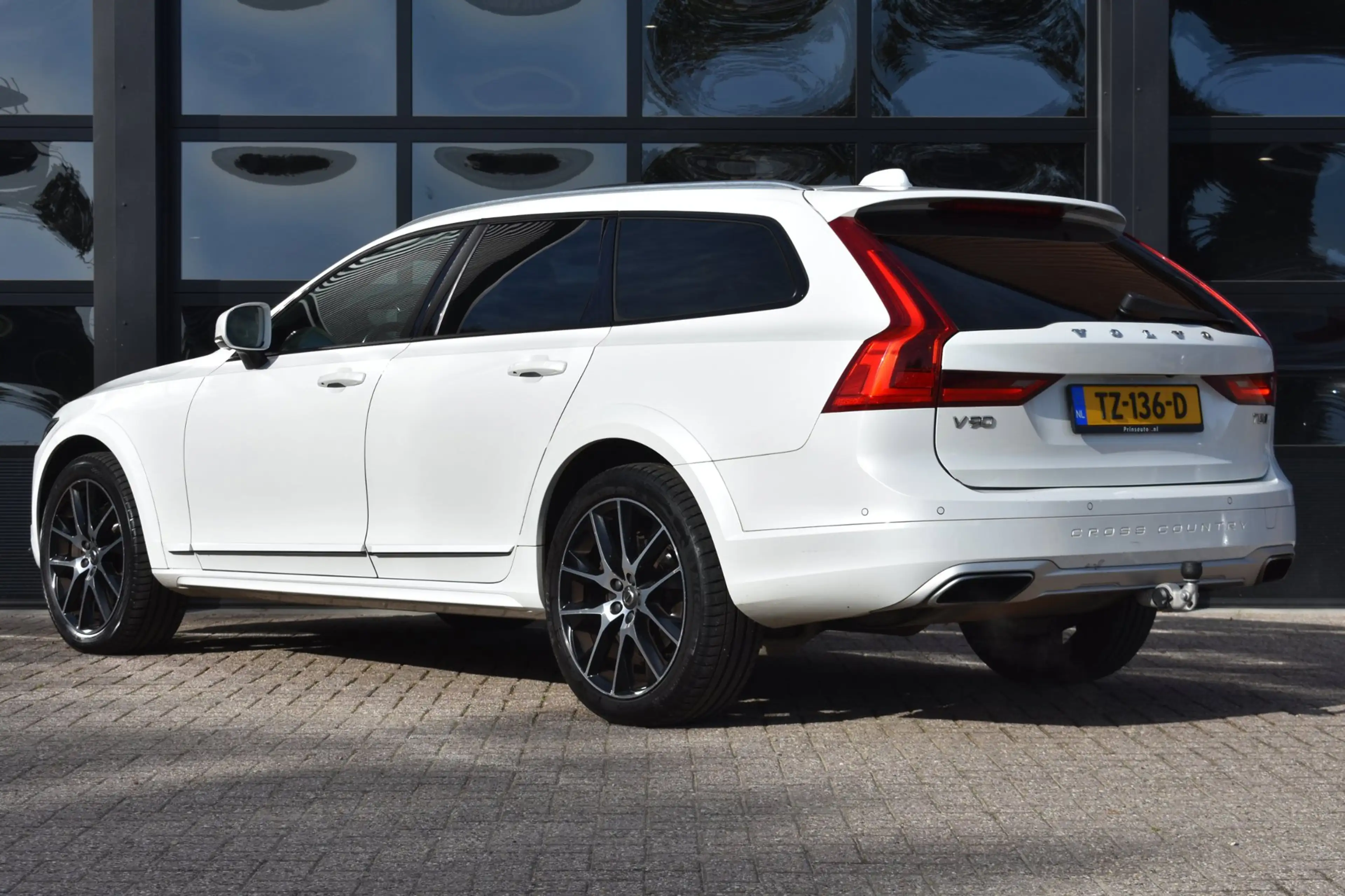 Volvo V90 Cross Country 2.0 T5 Pro '17 LED Pano Leder Clima Navi Cruise In — photo 9