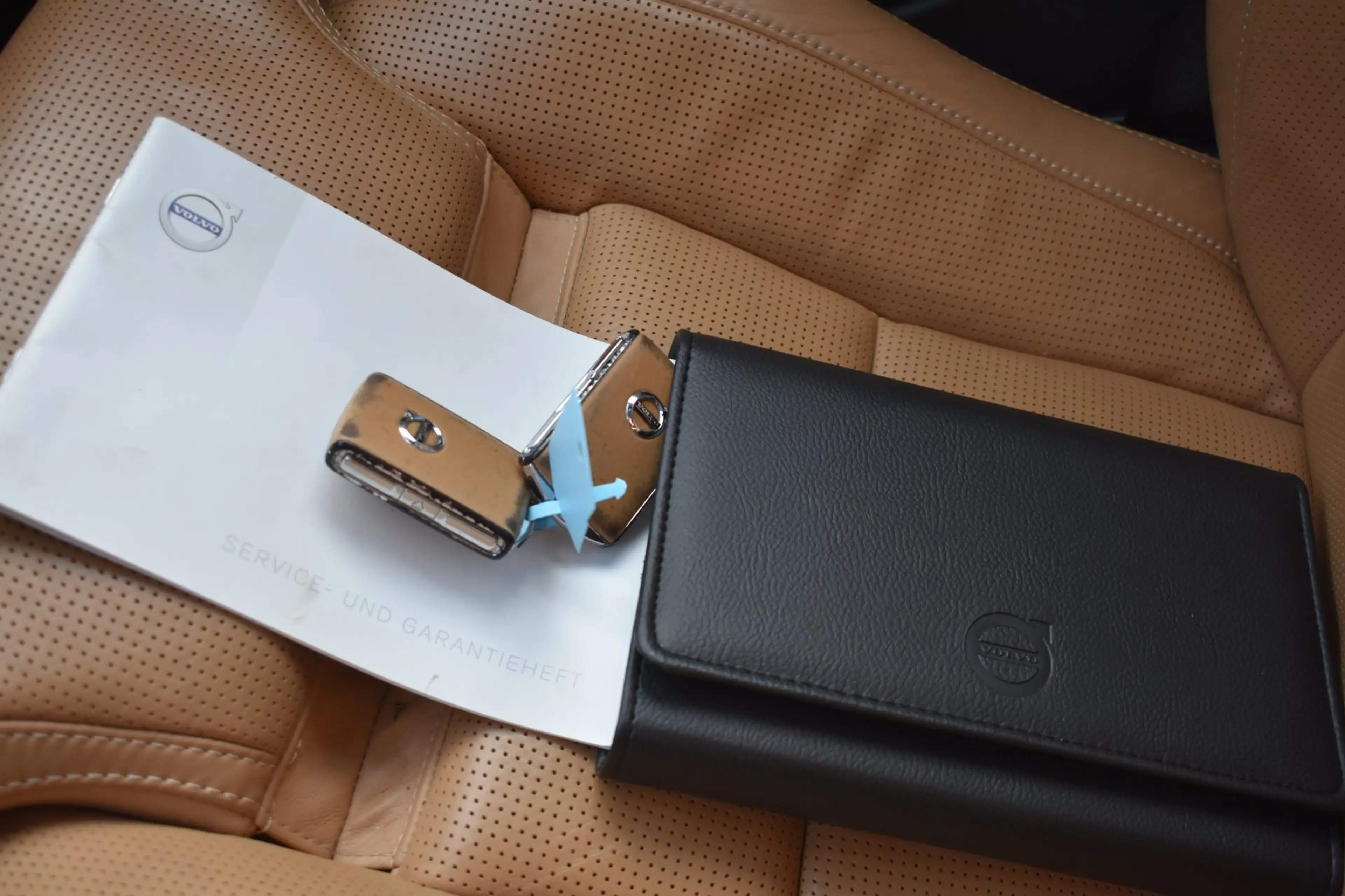 Volvo V90 Cross Country 2.0 T5 Pro '17 LED Pano Leder Clima Navi Cruise In — photo 43