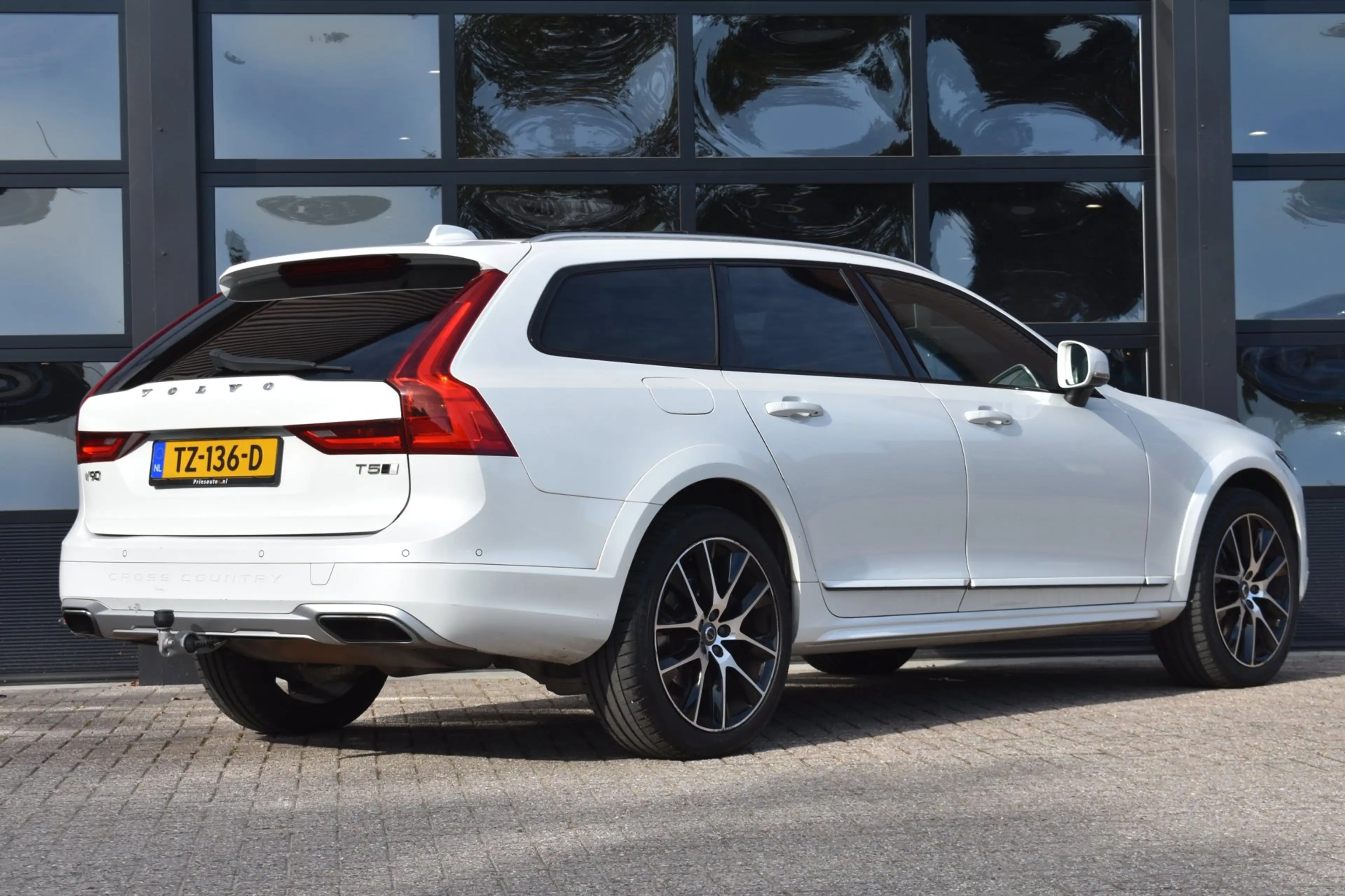 Volvo V90 Cross Country 2.0 T5 Pro '17 LED Pano Leder Clima Navi Cruise In — photo 15