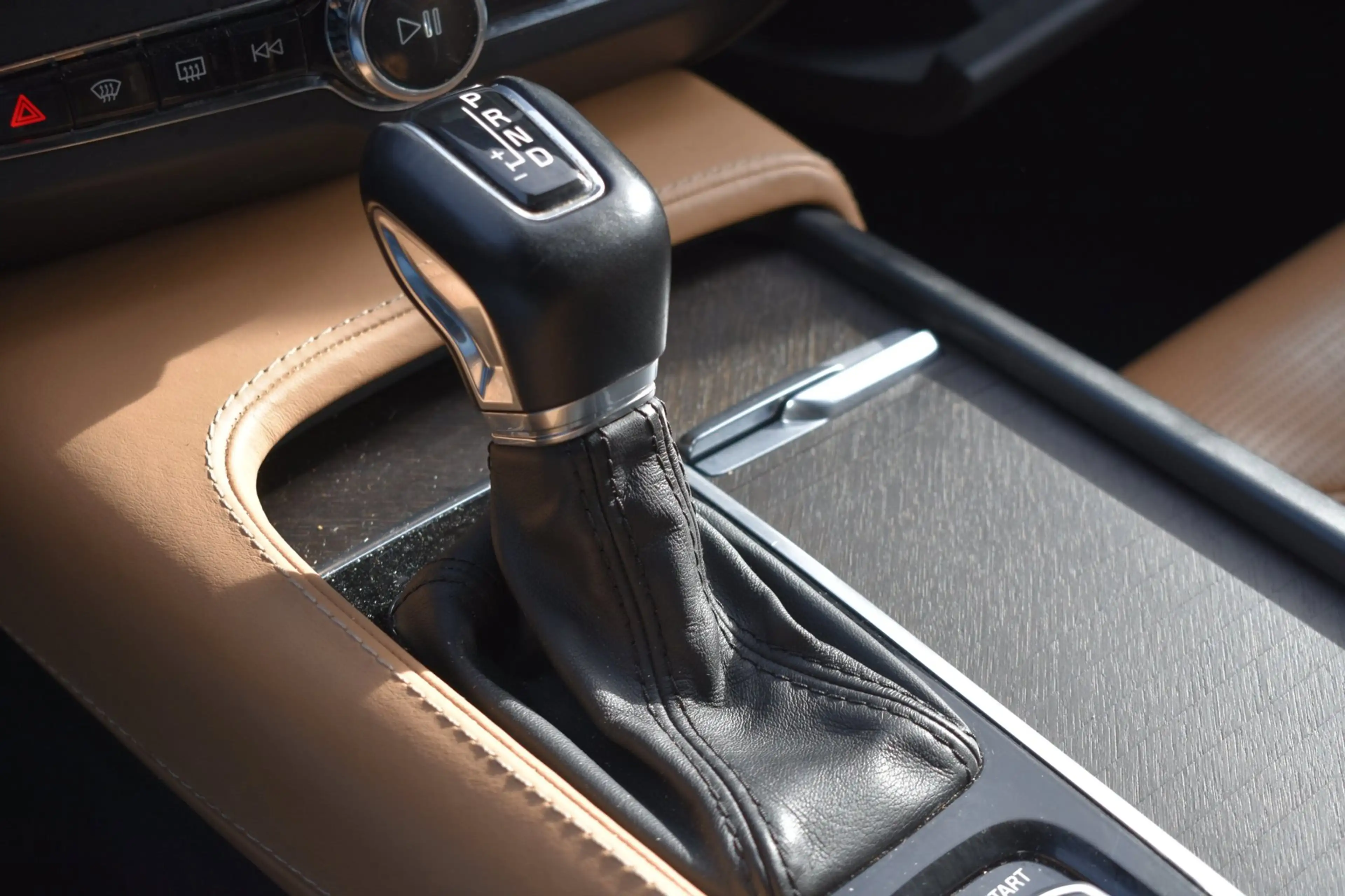 Volvo V90 Cross Country 2.0 T5 Pro '17 LED Pano Leder Clima Navi Cruise In — photo 36