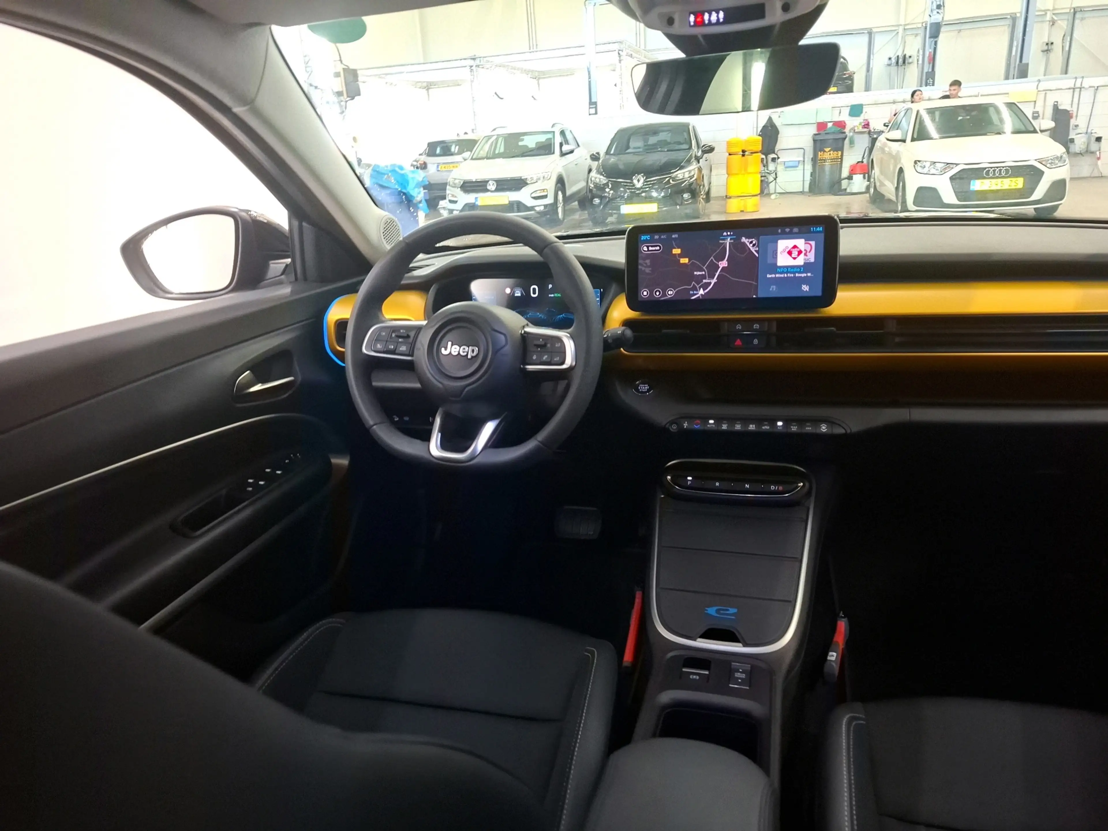 Jeep Avenger 54 kWh 155pk 1st Edition | SOH 96% | CarPlay | Sto — photo 8