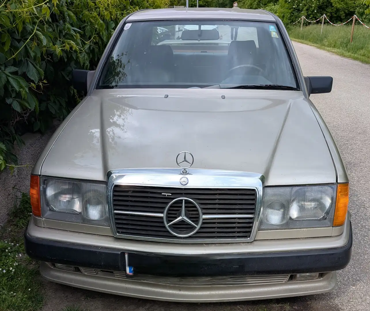 Mercedes-Benz E 260 Gold - 2
