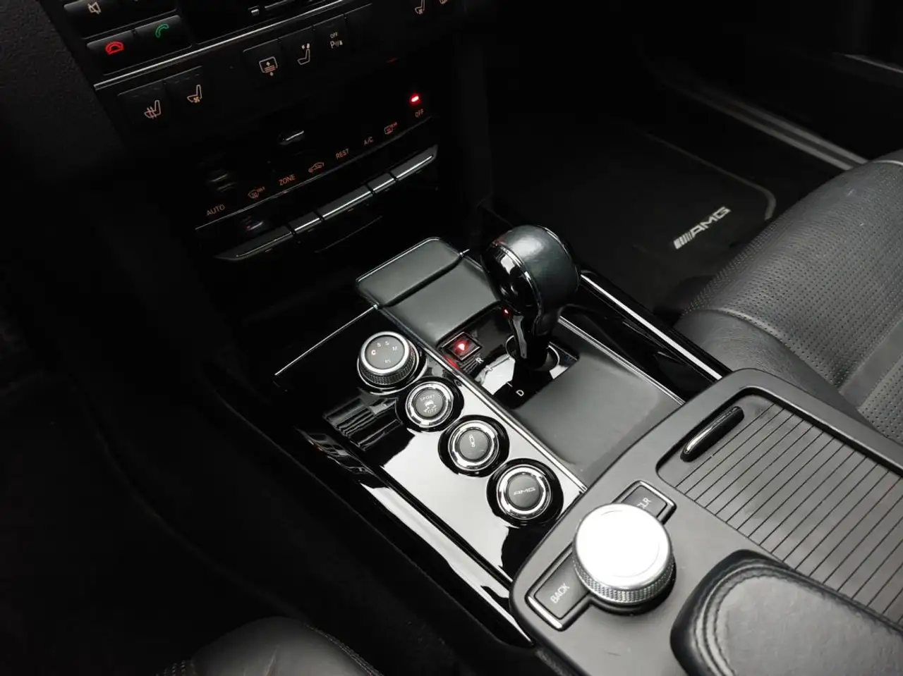 Mercedes-Benz E-Class снимка Mercedes-Benz E-Class