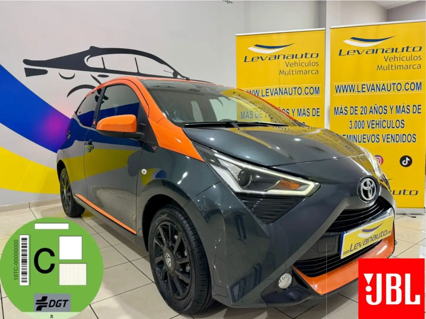 Toyota Aygo 70 x-cite Gris - 1