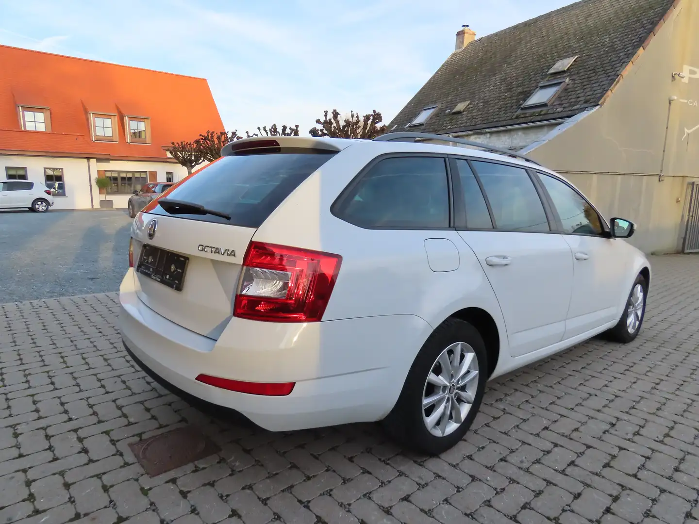 Skoda Octavia Octavia Combi 1.0 TSI Ambition Weiß - 2