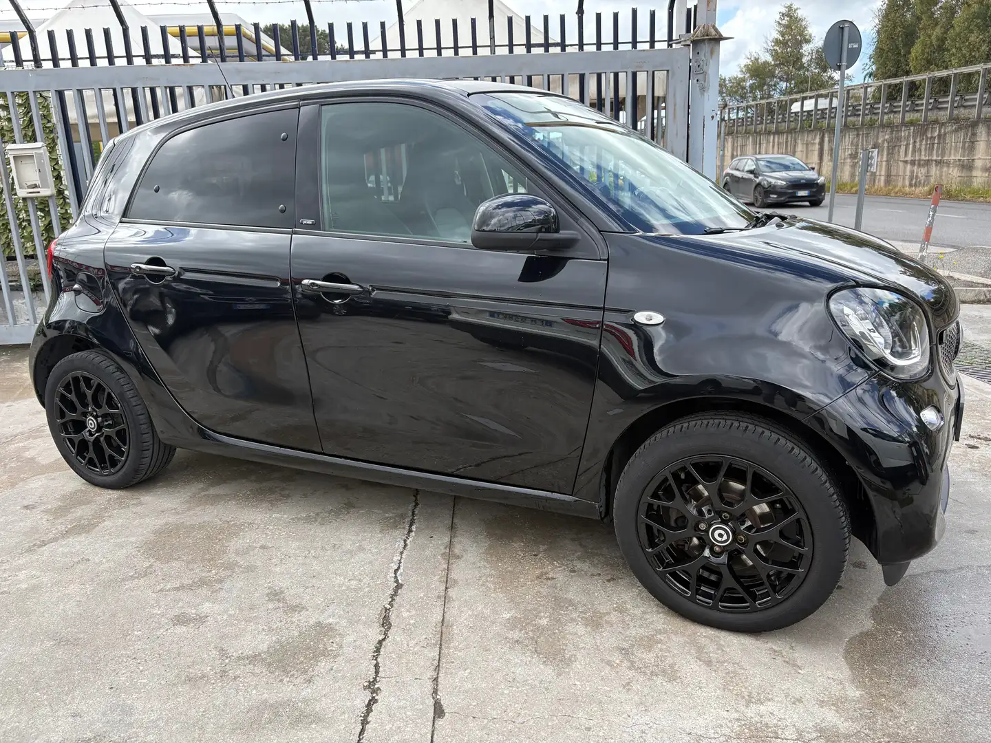 smart forFour CABRIO-Prime-pelle-turbo-navi-camera-cerchi 16-led Negro - 1