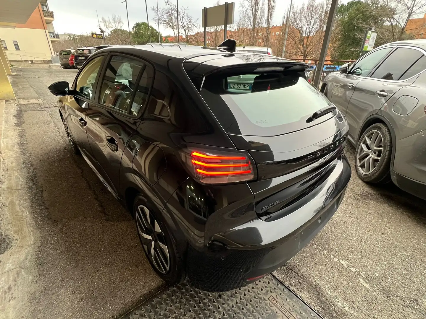 Peugeot 208 208 1.2 puretech Active 100CV *Promo SD 2026 Schwarz - 2