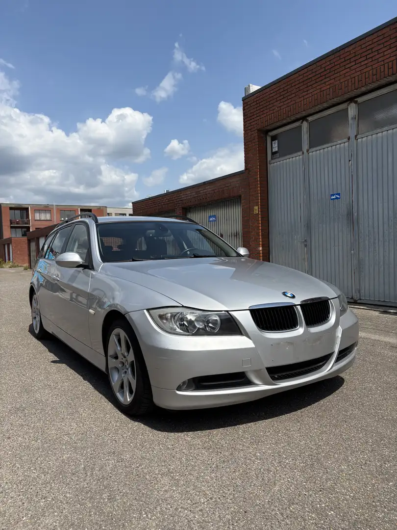 BMW 318 318d DPF Touring - 1