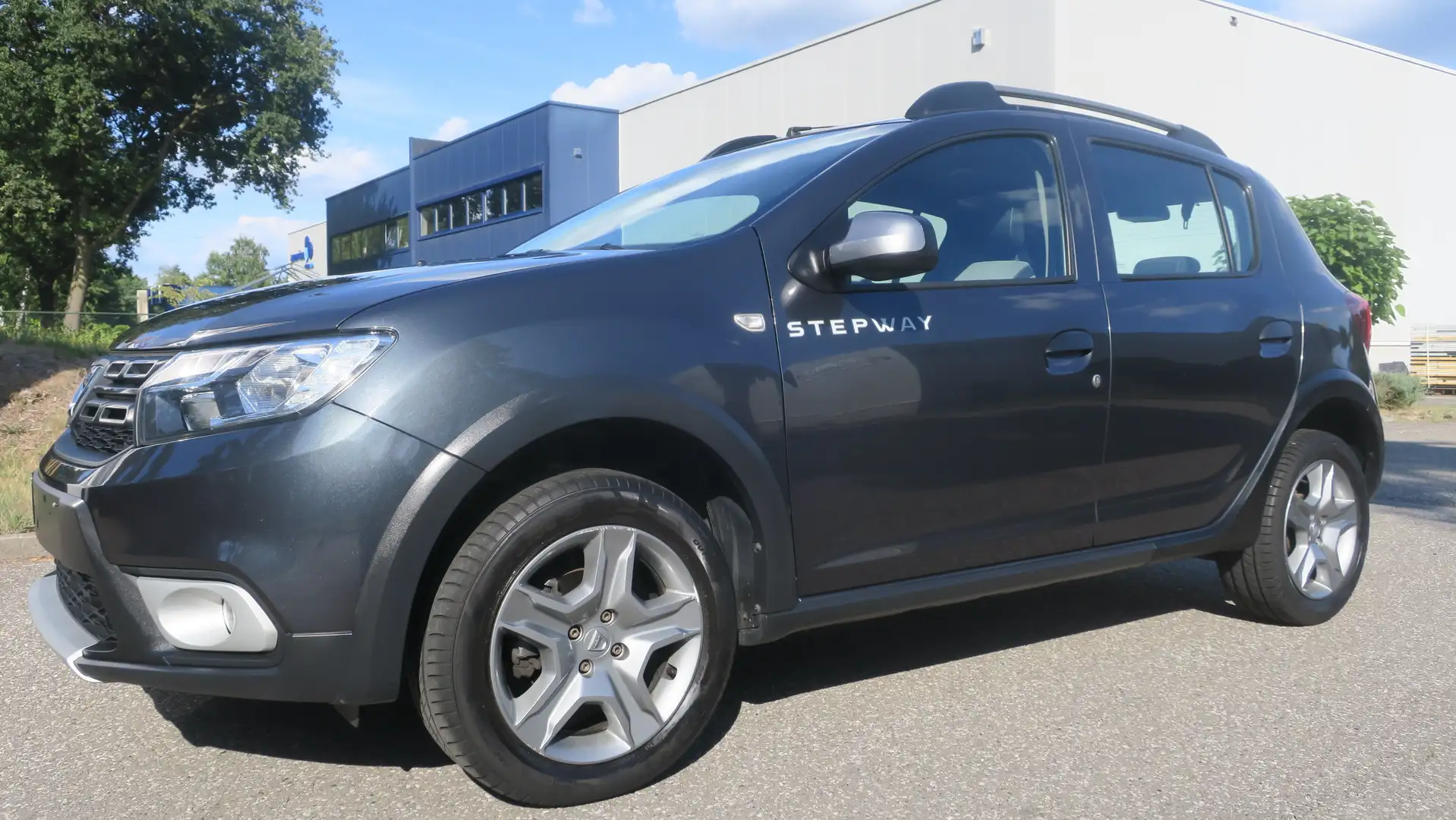 Dacia Sandero Sandero Stepway TCe 90 S Grijs - 1