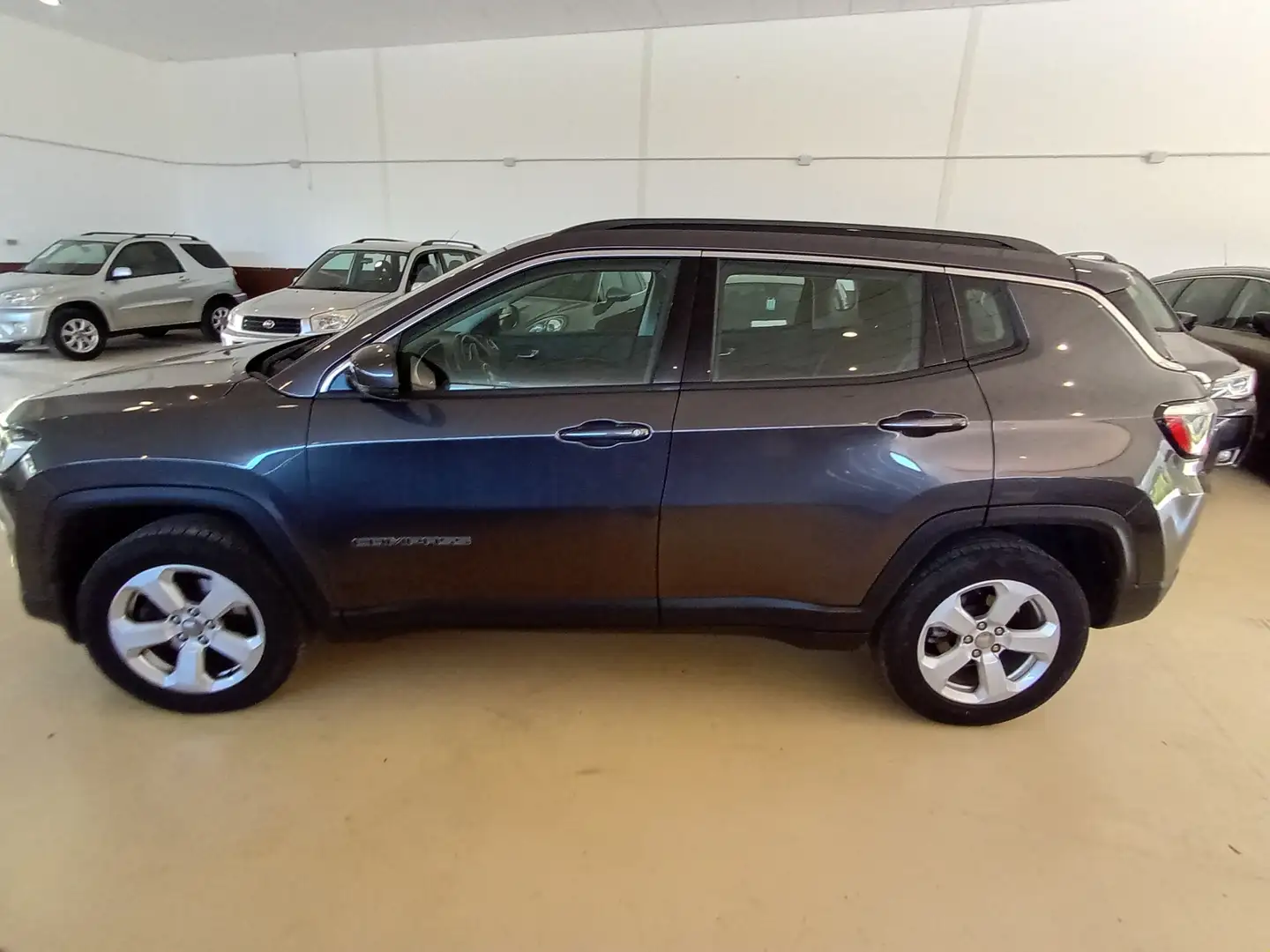 Jeep Compass 2.0 mjt Longitude 4WD 140cv auto Gris - 2