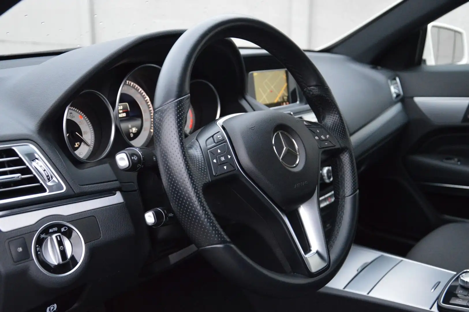 Mercedes-Benz E 250 7G Plus *Sportpaket|Diamantweiß|LED|Navi* Wit - 2
