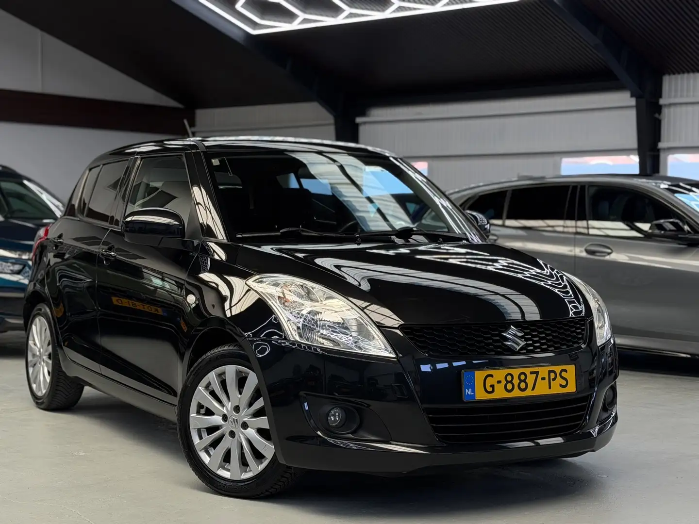 Suzuki Swift 1.2 Comfort CarPlay Airco Negro - 1