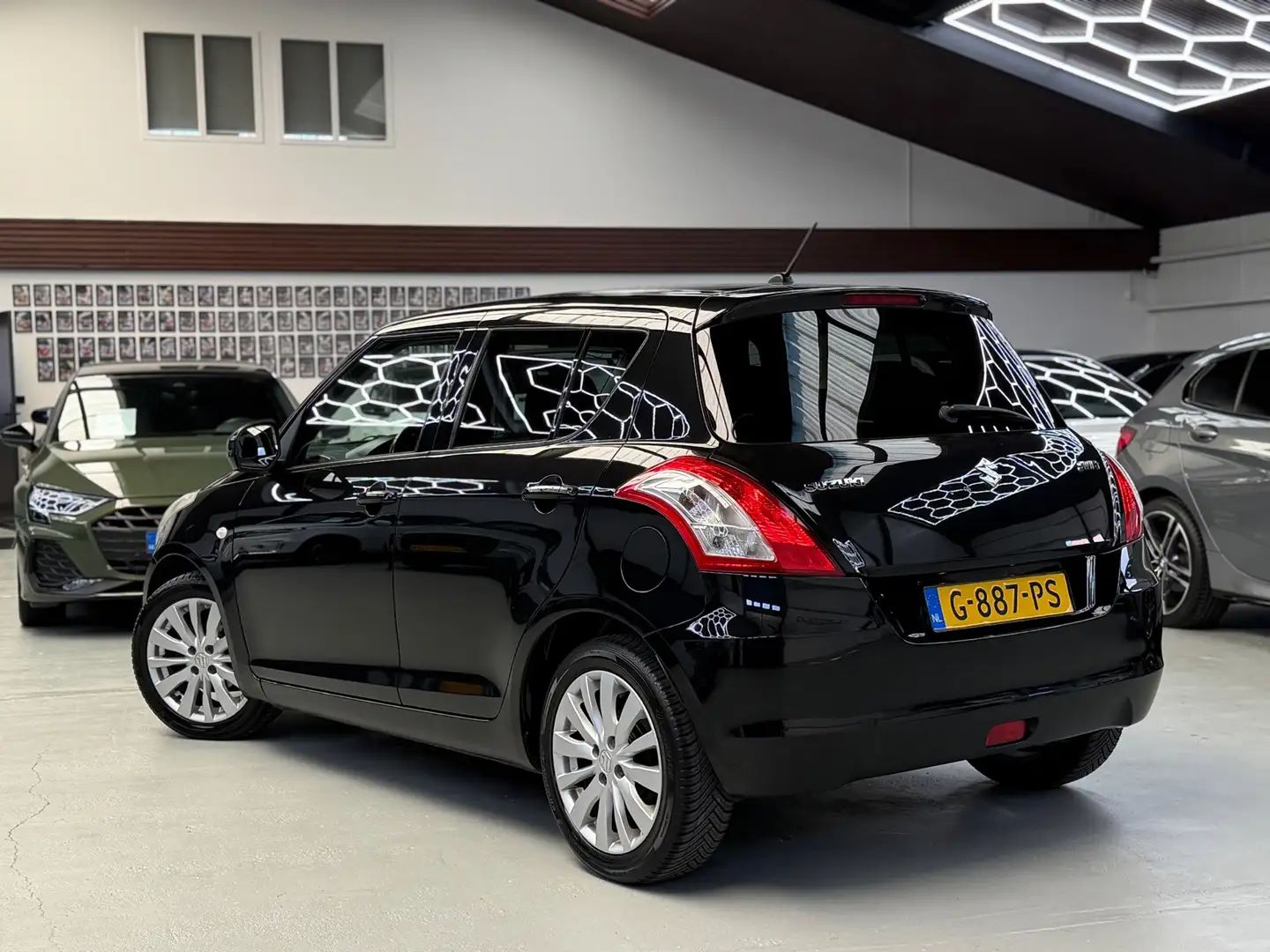 Suzuki Swift 1.2 Comfort CarPlay Airco Negro - 2