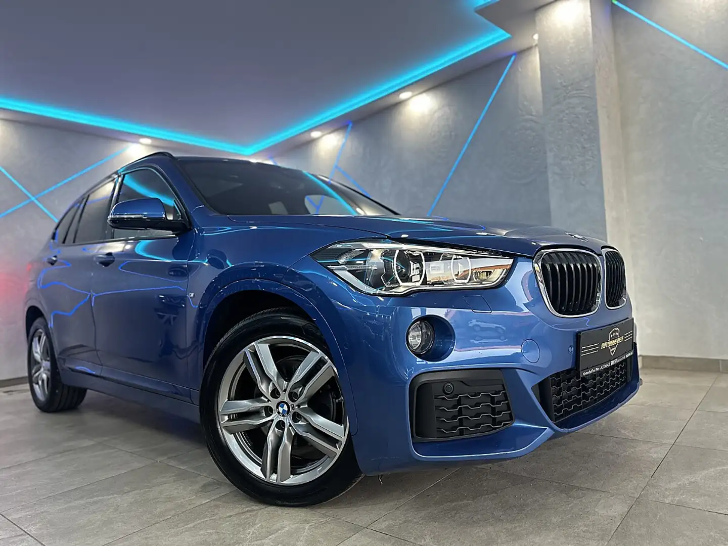 BMW X1 xDrive18d M Sport Aut.*HEAD-UP*M-SPORT*PANORAMA... Blau - 1