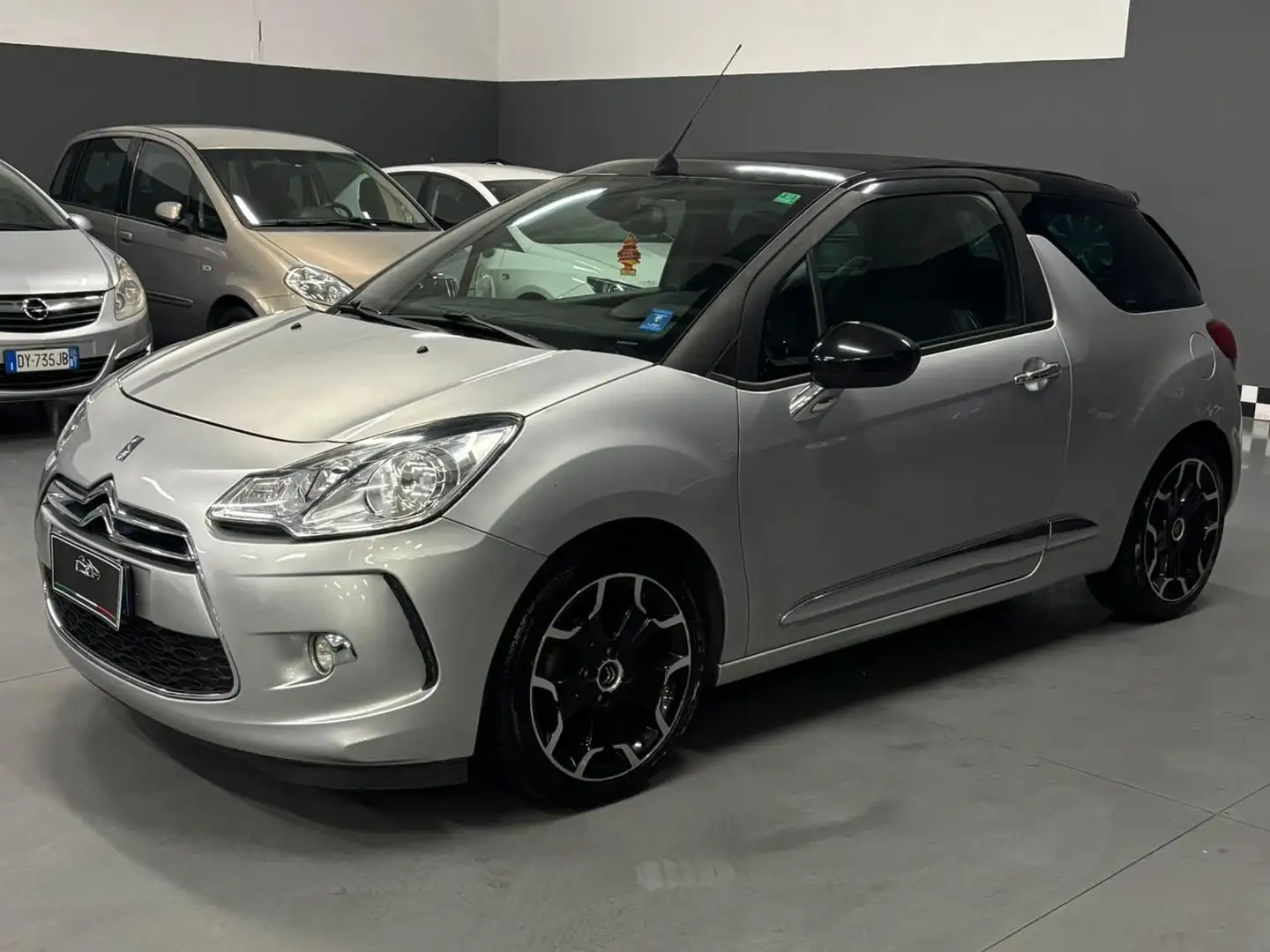 Citroen DS3 DS3 Cabrio Cabrio 1.2 puretech (vti) So Chic 82cv Silber - 2