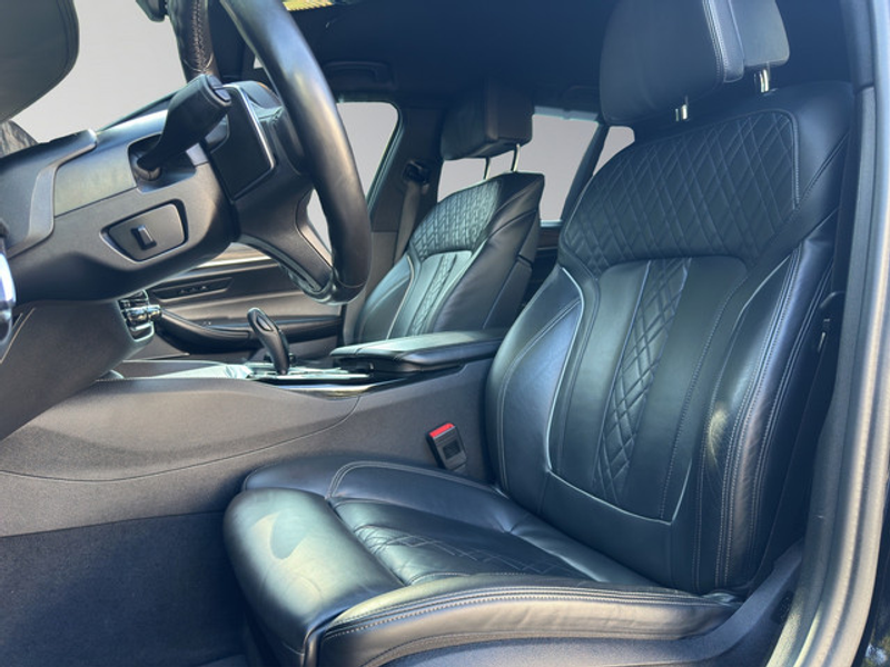 BMW 540 i xDrive M-Sport — photo 11