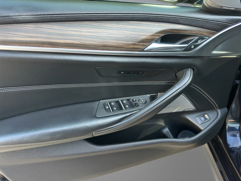 BMW 540 i xDrive M-Sport — photo 14