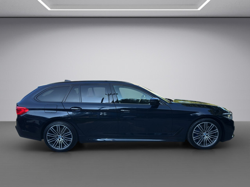 BMW 540 i xDrive M-Sport — photo 7