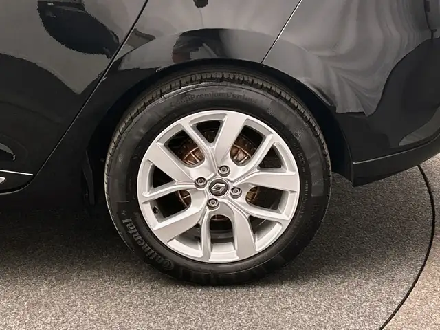 Renault Clio view 23