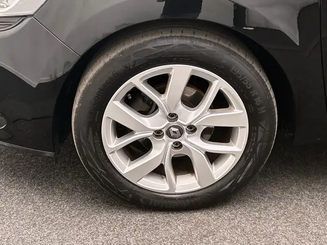 Renault Clio view 15