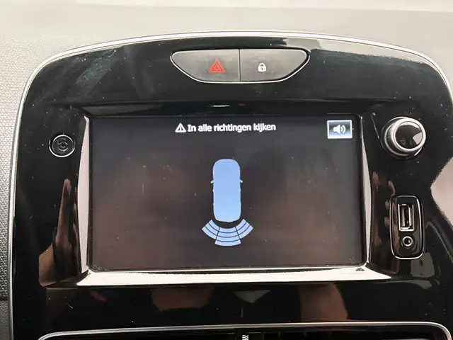 Renault Clio view 18