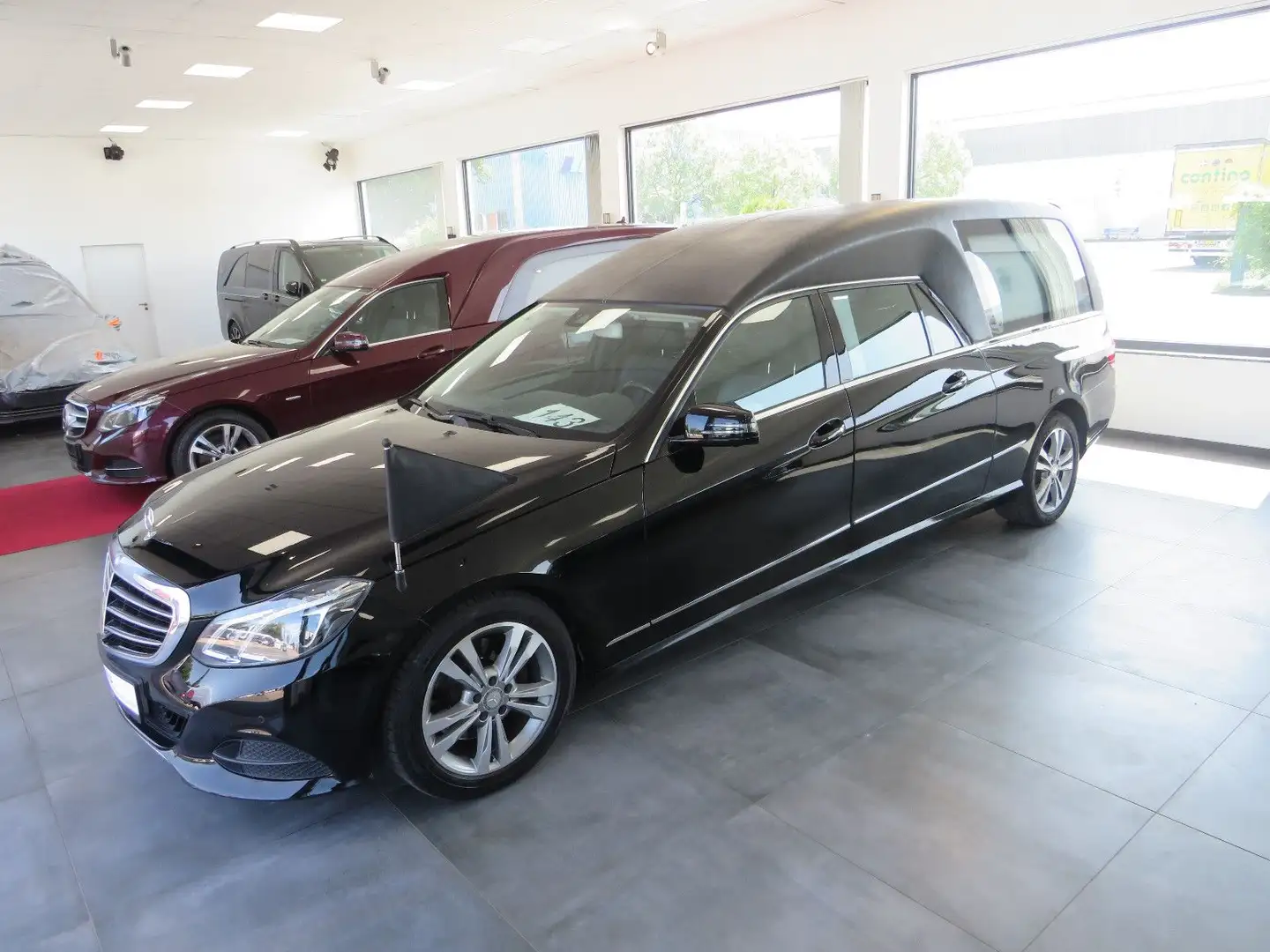 Mercedes-Benz E 300 Bluehybrid Bestattungswagen / Leichenwagen Чорний - 1