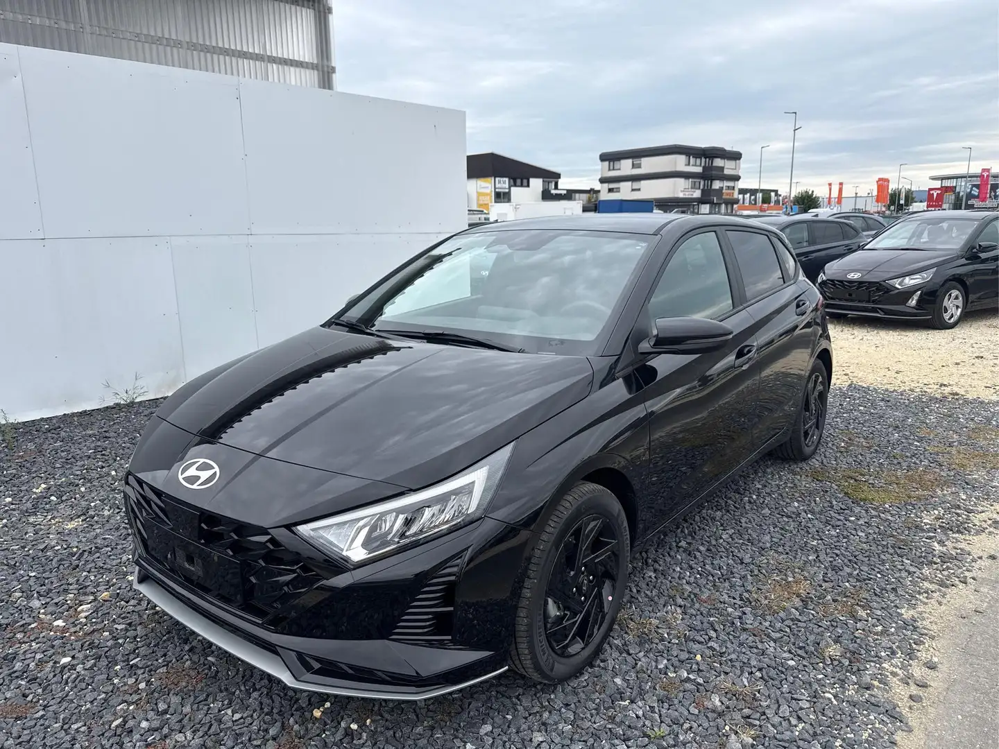 Hyundai i20 STYLE BLACK LINE NAVI WP RFK PDC KLIMAAUTOMATIK... Schwarz - 1