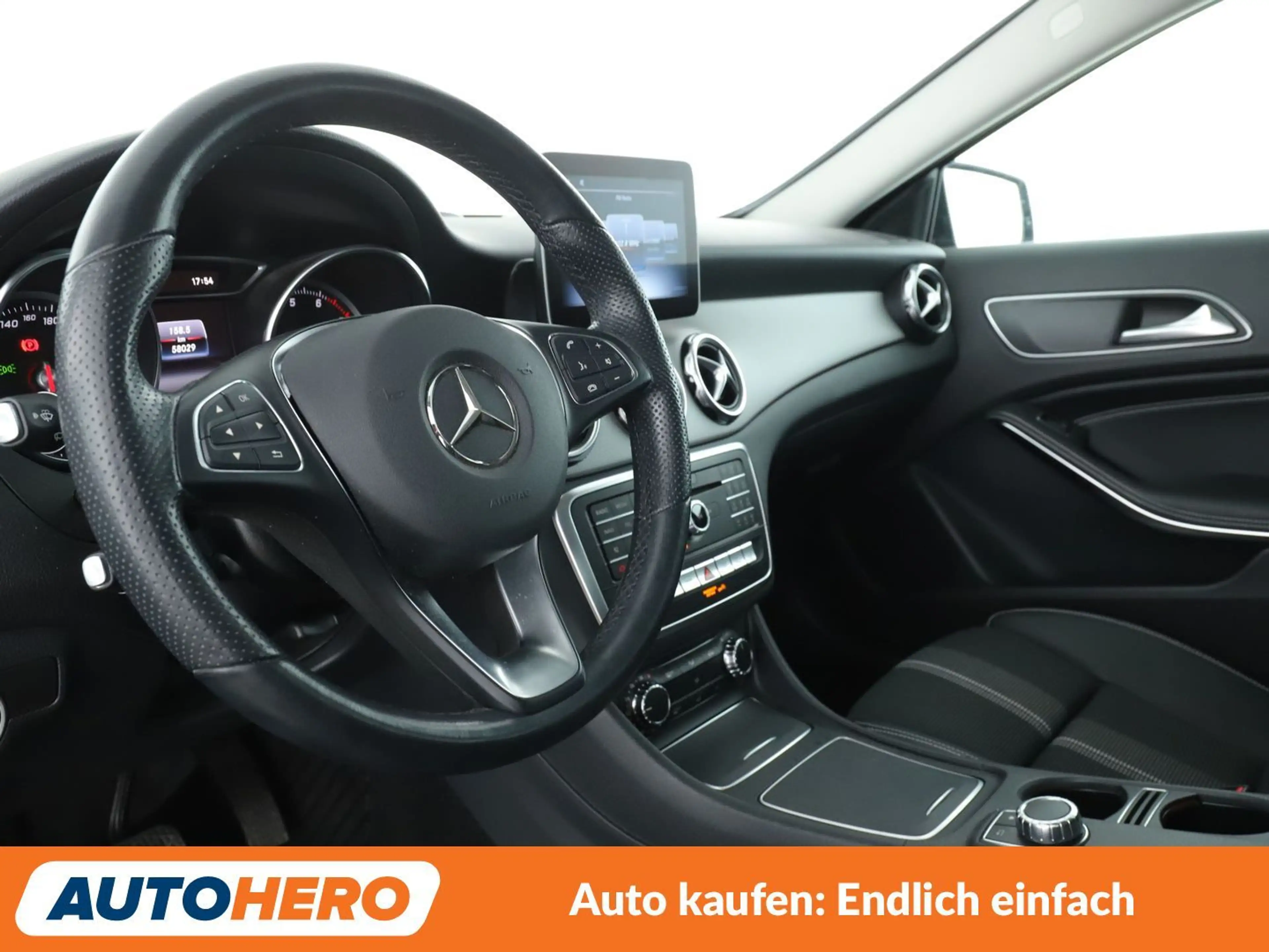 Mercedes-Benz GLA 250 GLA 250 Urban — photo 11