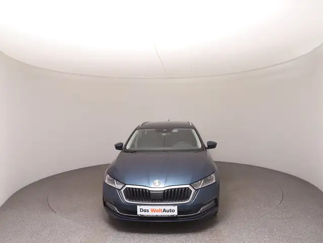 Skoda Octavia view 3