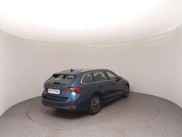 Skoda Octavia view 4